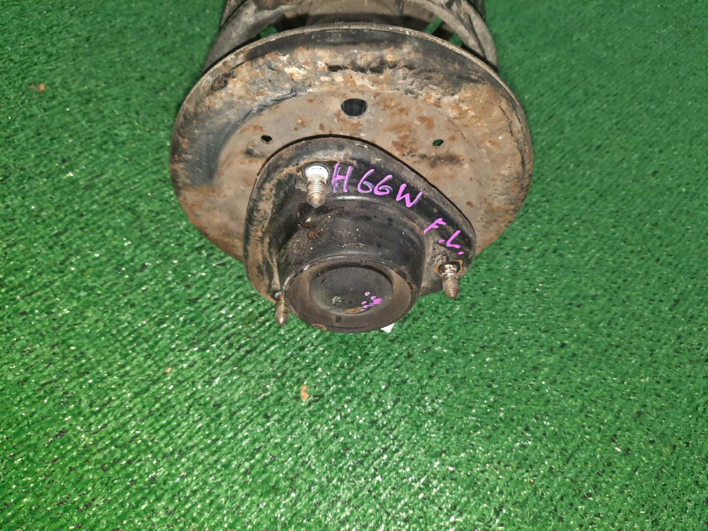 Стойка левая передняя MITSUBISHI PAJERO IO H61W, H62W, H71W, H72W, H76W, H66W, H67W, H77W 4G93, 4G94, 4G93T 2 ракурс
