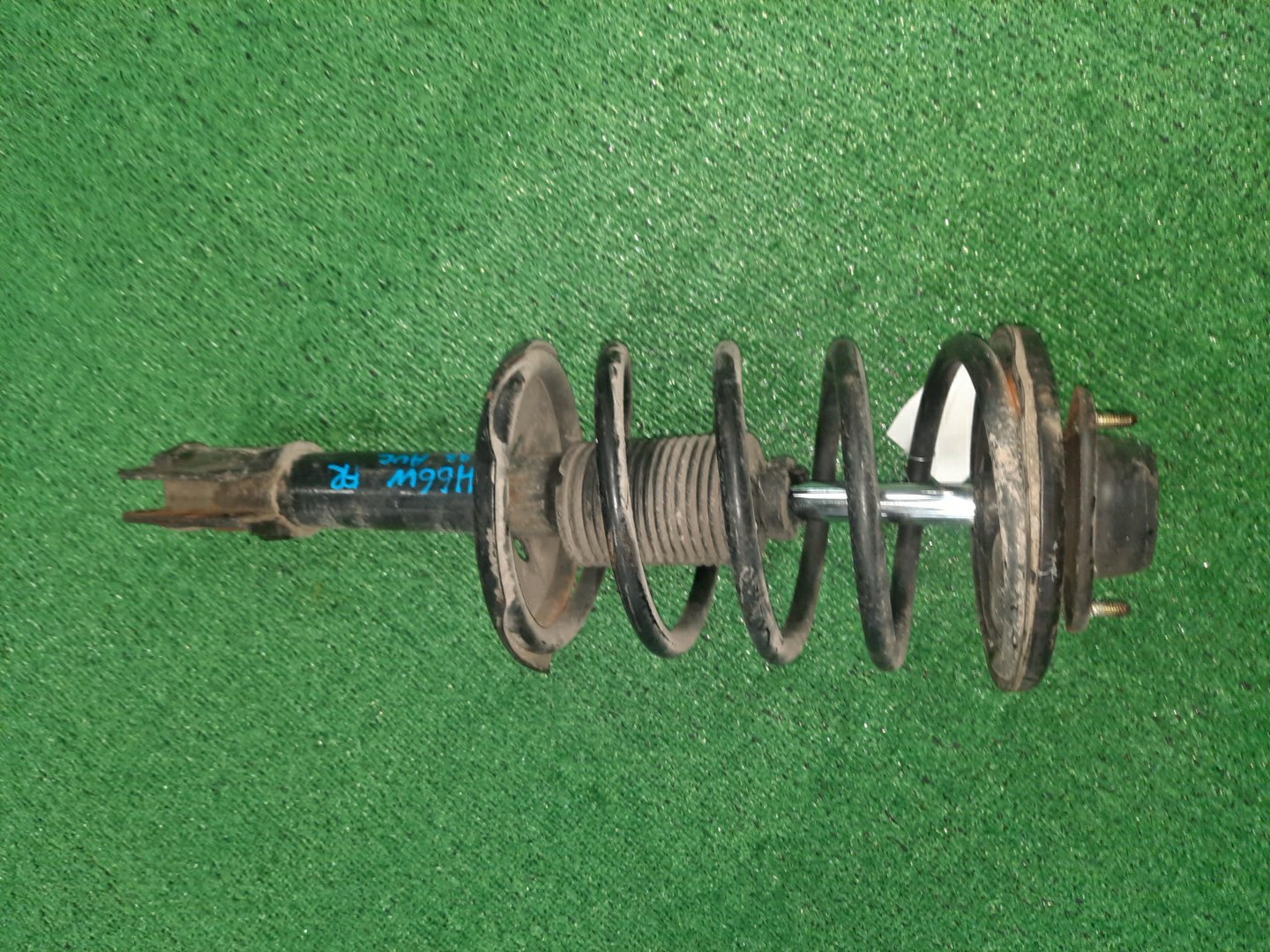 Стойка правая передняя MITSUBISHI PAJERO IO H61W, H62W, H71W, H72W, H76W, H66W, H67W, H77W 4G93, 4G94, 4G93T 1 ракурс
