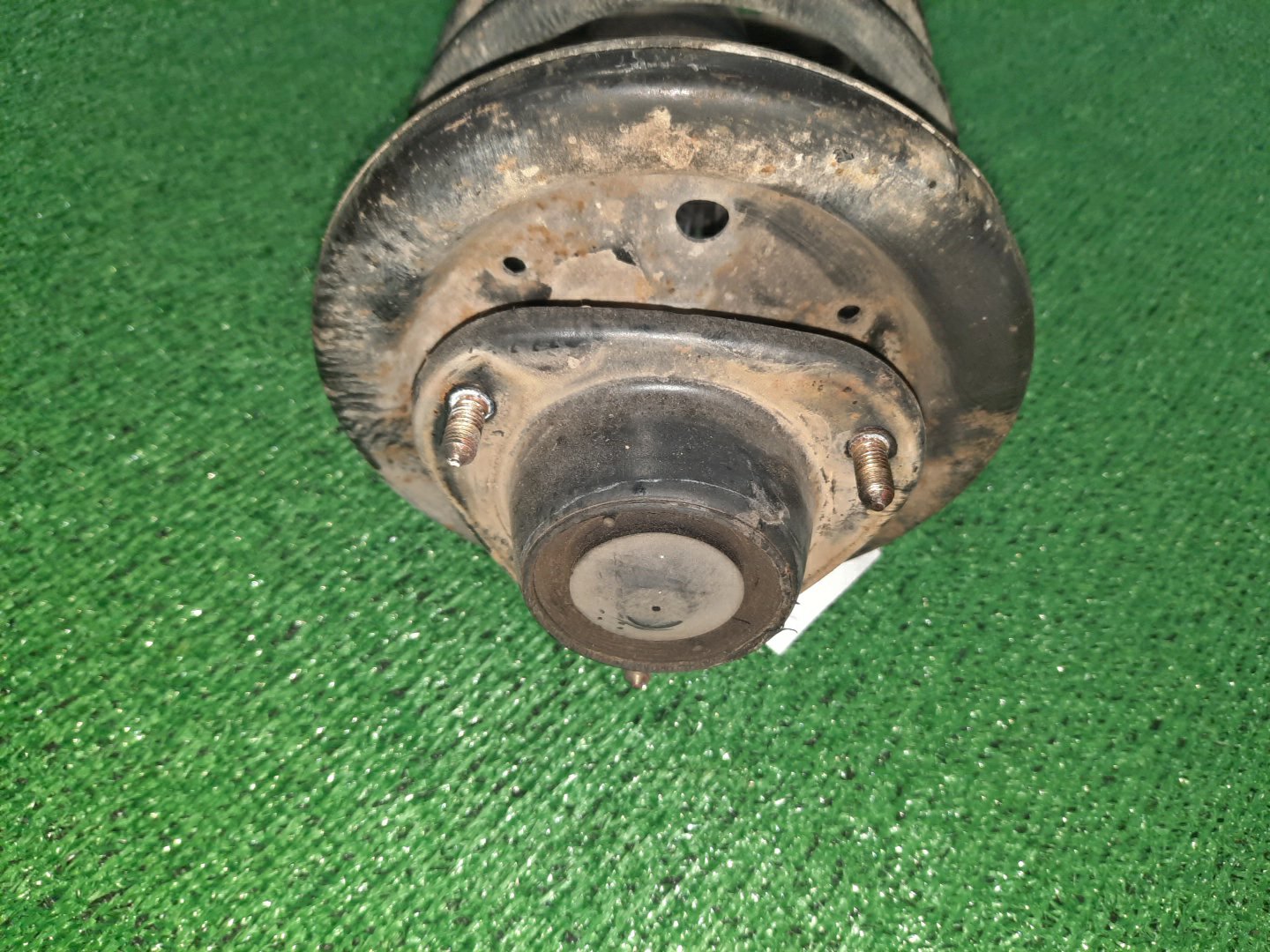 Стойка правая передняя MITSUBISHI PAJERO IO H61W, H62W, H71W, H72W, H76W, H66W, H67W, H77W 4G93, 4G94, 4G93T 2 ракурс