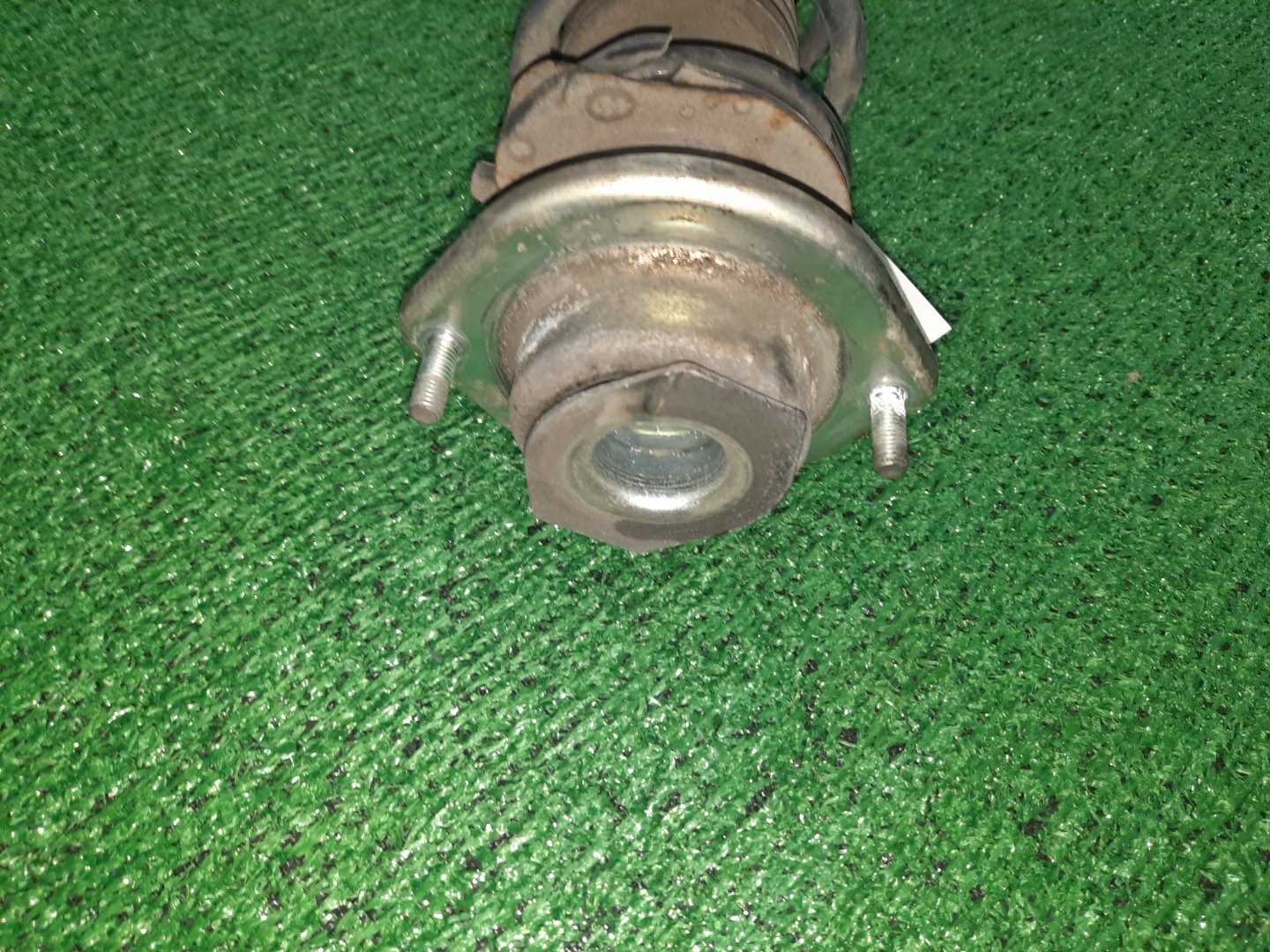 Стойка левая передняя TOYOTA PASSO, BB, BOON, COO KGC15, KGC10, KGC30, NGC30, KGC35, QNC10, QNC20, QNC21, QNC25, M301S, M600S, M601S, M610S, M310S, M300S, M401S, M402S, M411S 1KR-FE, 1NR-FE, K3-VE, 3SZ-VE 2 ракурс