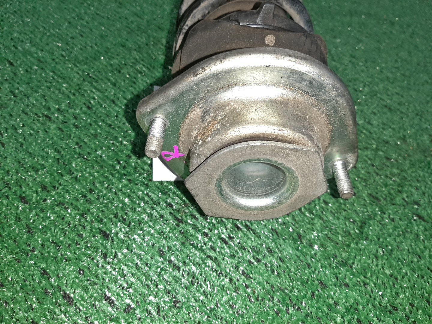 Стойка правая передняя TOYOTA PASSO, BB, BOON, COO KGC15, KGC10, KGC30, NGC30, KGC35, QNC10, QNC20, QNC21, QNC25, M301S, M600S, M601S, M610S, M310S, M300S, M401S, M402S, M411S 1KR-FE, 1NR-FE, K3-VE, 3SZ-VE 2 ракурс