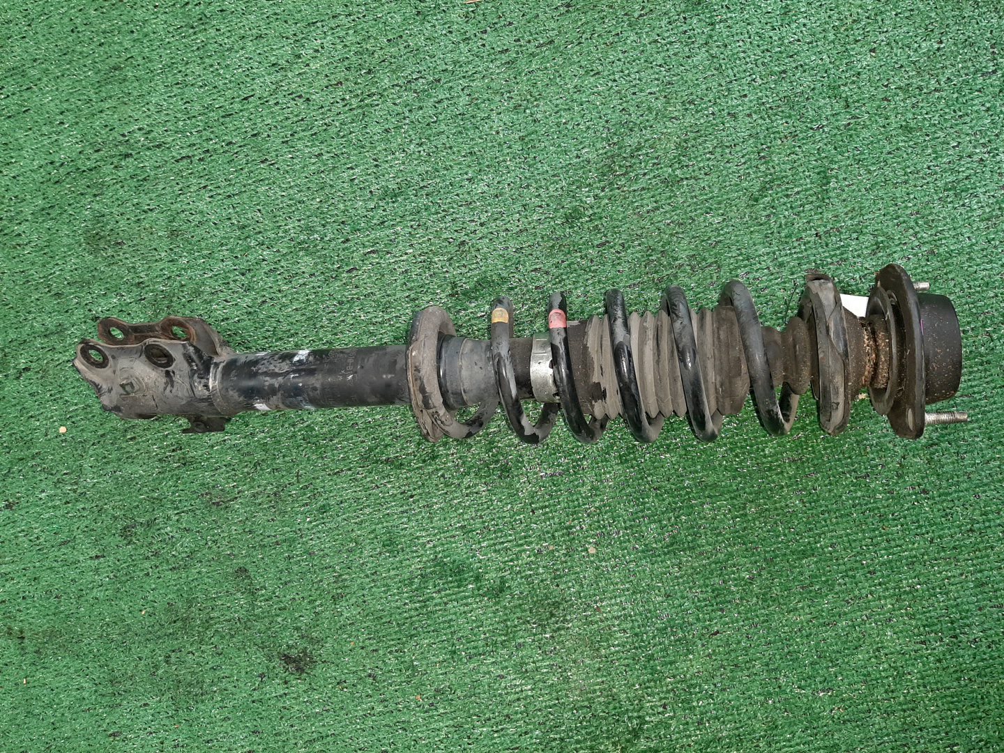 Стойка левая передняя TOYOTA PASSO, BB, BOON, COO KGC15, KGC10, QNC10, QNC20, QNC21, QNC25, M301S, M310S, M300S, M401S, M402S, M411S 1KR-FE, K3-VE, 3SZ-VE 1 ракурс