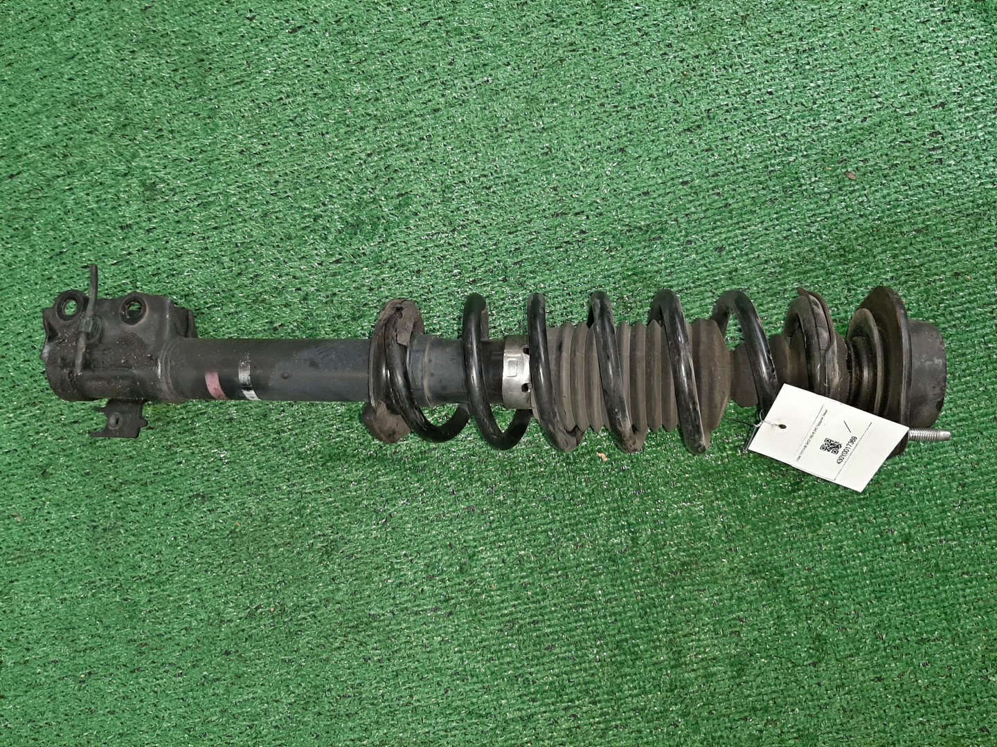 Стойка левая передняя TOYOTA PASSO, BB, BOON, COO KGC15, KGC10, QNC10, QNC20, QNC21, QNC25, M301S, M310S, M300S, M401S, M402S, M411S 1KR-FE, K3-VE, 3SZ-VE 1 ракурс