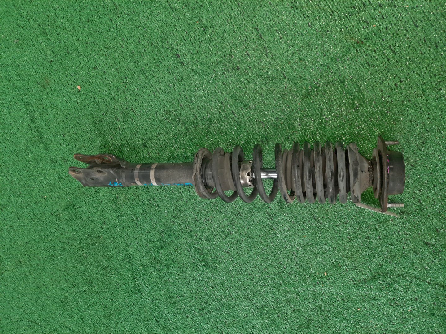 Стойка правая передняя TOYOTA PASSO, BB, BOON, COO KGC15, KGC10, QNC10, QNC20, QNC21, QNC25, M301S, M310S, M300S, M401S, M402S, M411S 1KR-FE, K3-VE, 3SZ-VE 1 ракурс