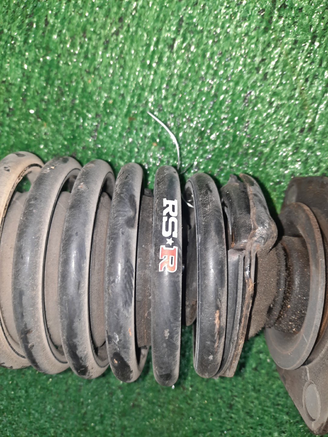 Стойка правая передняя TOYOTA PASSO, BB, BOON, COO KGC15, KGC10, QNC10, QNC20, QNC21, QNC25, M301S, M310S, M300S, M401S, M402S, M411S 1KR-FE, K3-VE, 3SZ-VE 3 ракурс