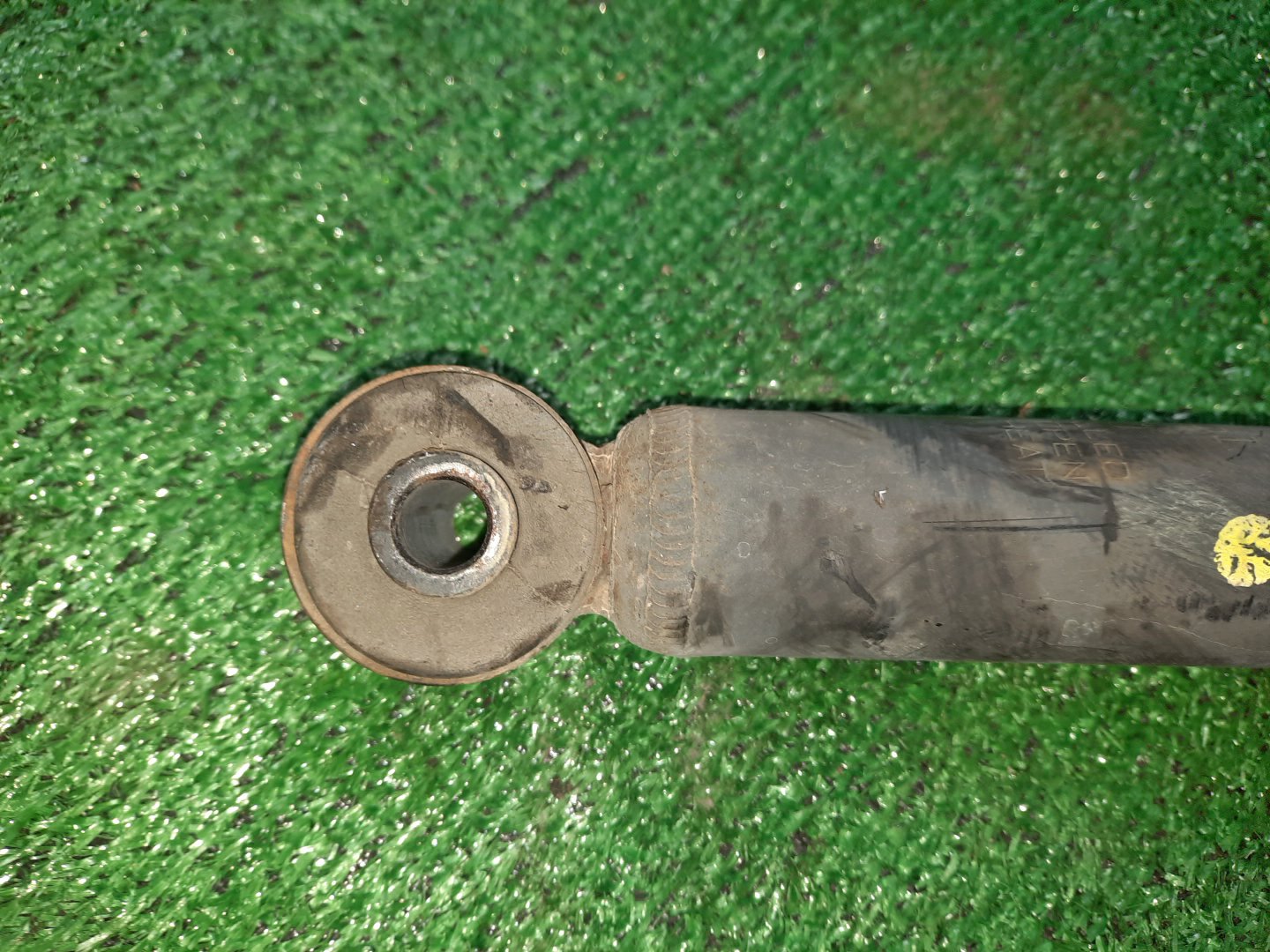 Стойка правая задняя MITSUBISHI MIRAGE DINGO CQ1A, CQ2A, CQ5A 4G13, 4G15, 4G93 3 ракурс