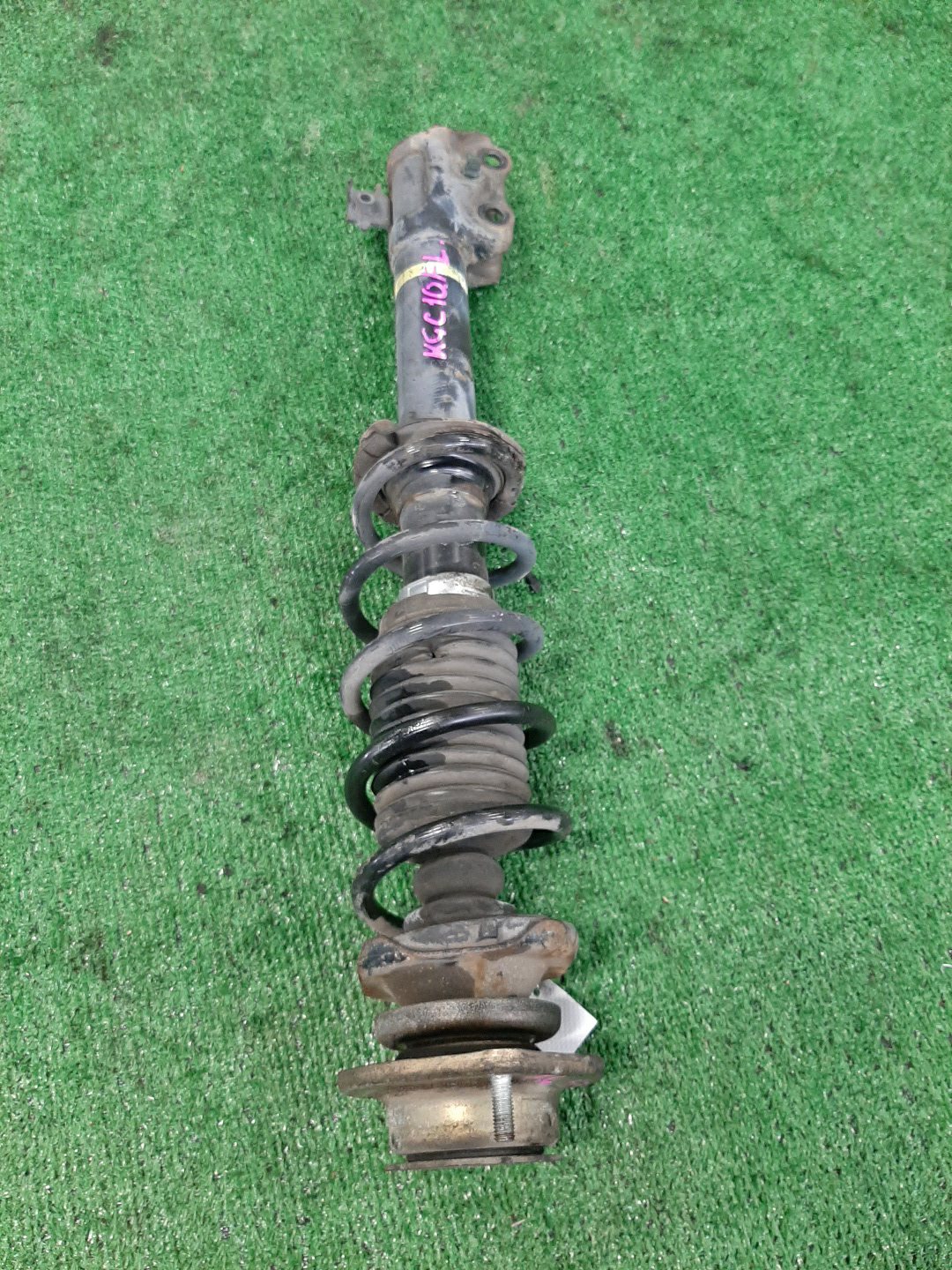 Стойка левая передняя TOYOTA PASSO, BB, BOON, COO KGC15, KGC10, KGC30, NGC30, KGC35, QNC10, QNC20, QNC21, QNC25, M301S, M600S, M601S, M610S, M310S, M300S, M401S, M402S, M411S 1KR-FE, 1NR-FE, K3-VE, 3SZ-VE 1 ракурс