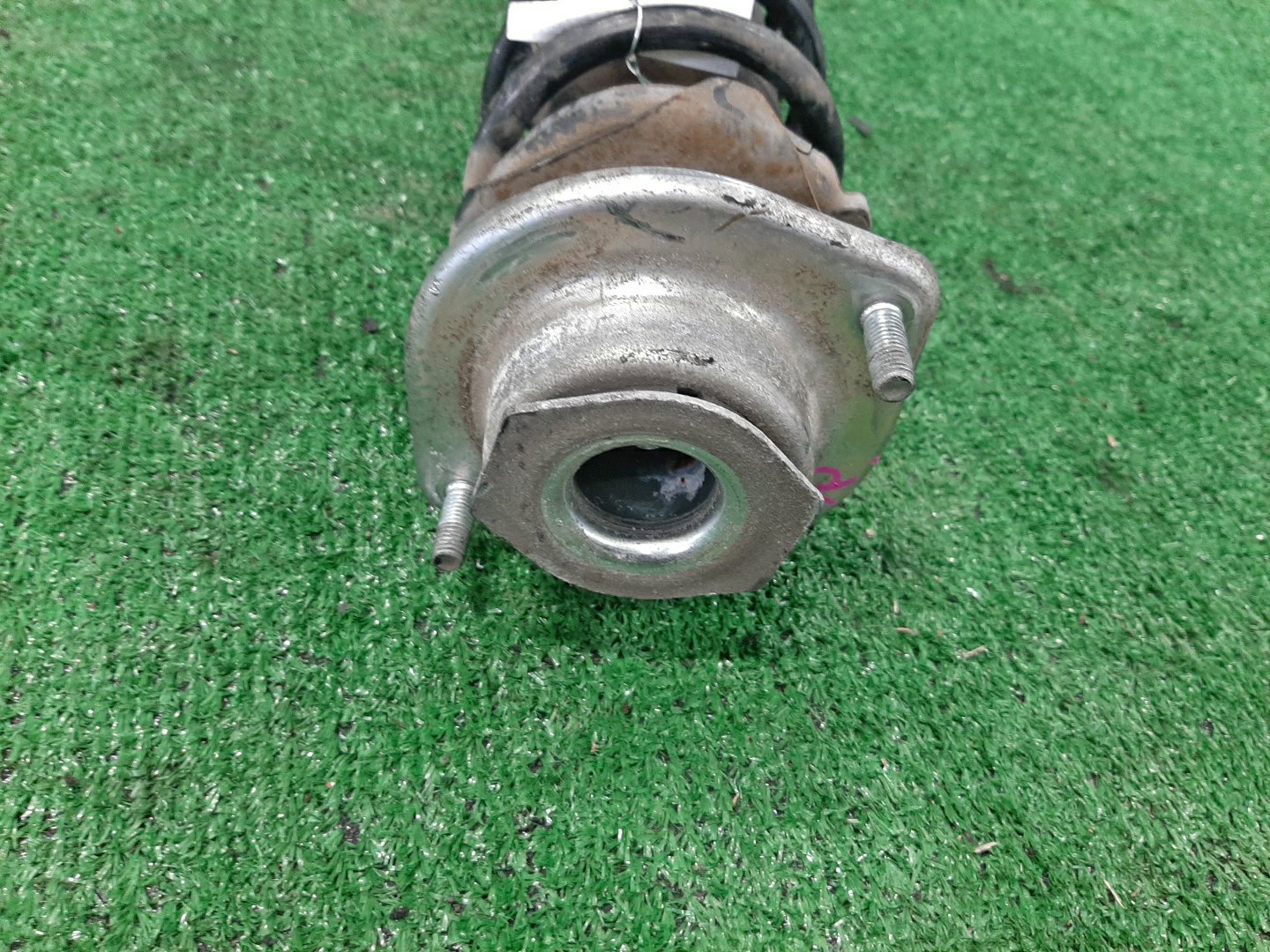 Стойка правая передняя TOYOTA PASSO, BB, BOON, COO KGC15, KGC10, KGC30, NGC30, KGC35, QNC10, QNC20, QNC21, QNC25, M301S, M600S, M601S, M610S, M310S, M300S, M401S, M402S, M411S 1KR-FE, 1NR-FE, K3-VE, 3SZ-VE 2 ракурс