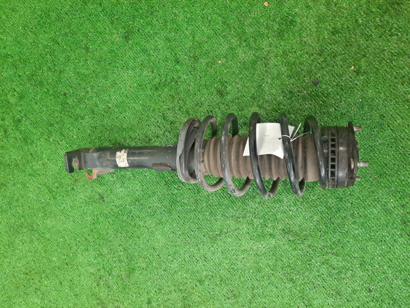 Стойка правая передняя MAZDA DEMIO, VERISA DY3W, DY5W, DY3R, DY5R, DC5R, DC5W ZJ-VE, ZY-VE 1 ракурс
