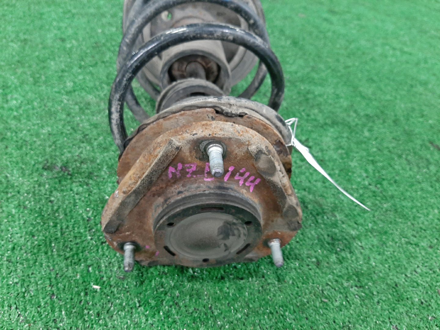 Стойка правая передняя TOYOTA PREMIO, COROLLA SPACIO, WISH, ALLION, COROLLA FIELDER, ALLEX, COROLLA RUNX, WILL VS, COROLLA  AXIO, COROLLA ZRT260, ZZT245, NZT260, ZRT261, NZE121N, ZZE122N, ZZE124N, ZNE10, ZNE14, ZNE10G, ZNE14G, ZRT265, ZZT240, NZT240,