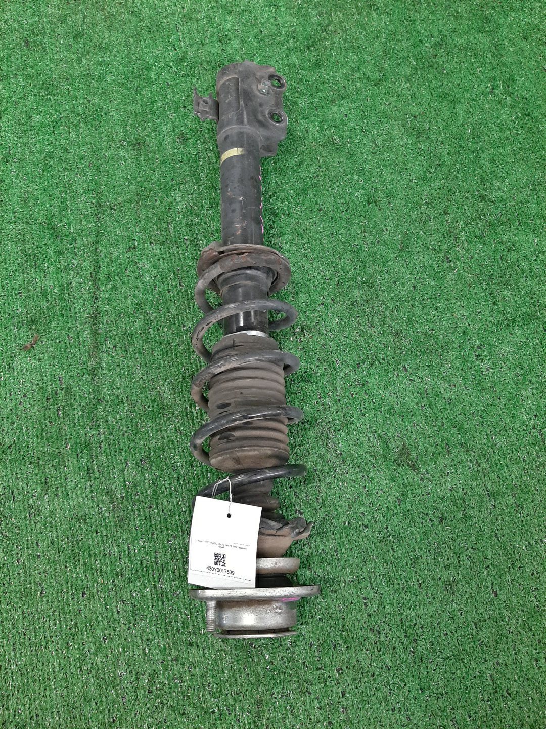 Стойка левая передняя TOYOTA PASSO, BB, BOON, COO KGC15, KGC10, KGC30, NGC30, KGC35, QNC10, QNC20, QNC21, QNC25, M301S, M600S, M601S, M610S, M310S, M300S, M401S, M402S, M411S 1KR-FE, 1NR-FE, K3-VE, 3SZ-VE 1 ракурс