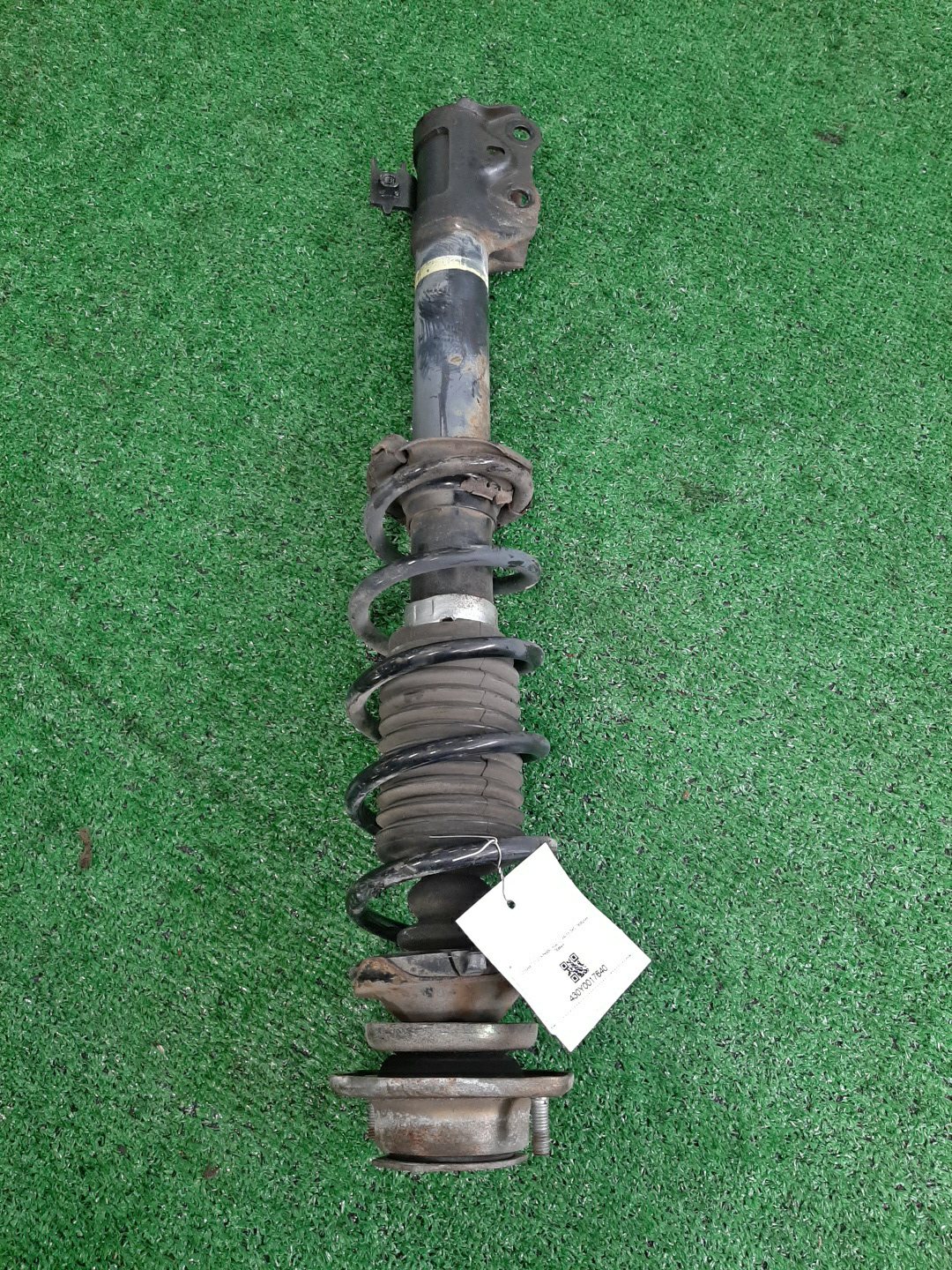 Стойка правая передняя TOYOTA PASSO, BB, BOON, COO KGC15, KGC10, KGC30, NGC30, KGC35, QNC10, QNC20, QNC21, QNC25, M301S, M600S, M601S, M610S, M310S, M300S, M401S, M402S, M411S 1KR-FE, 1NR-FE, K3-VE, 3SZ-VE 1 ракурс