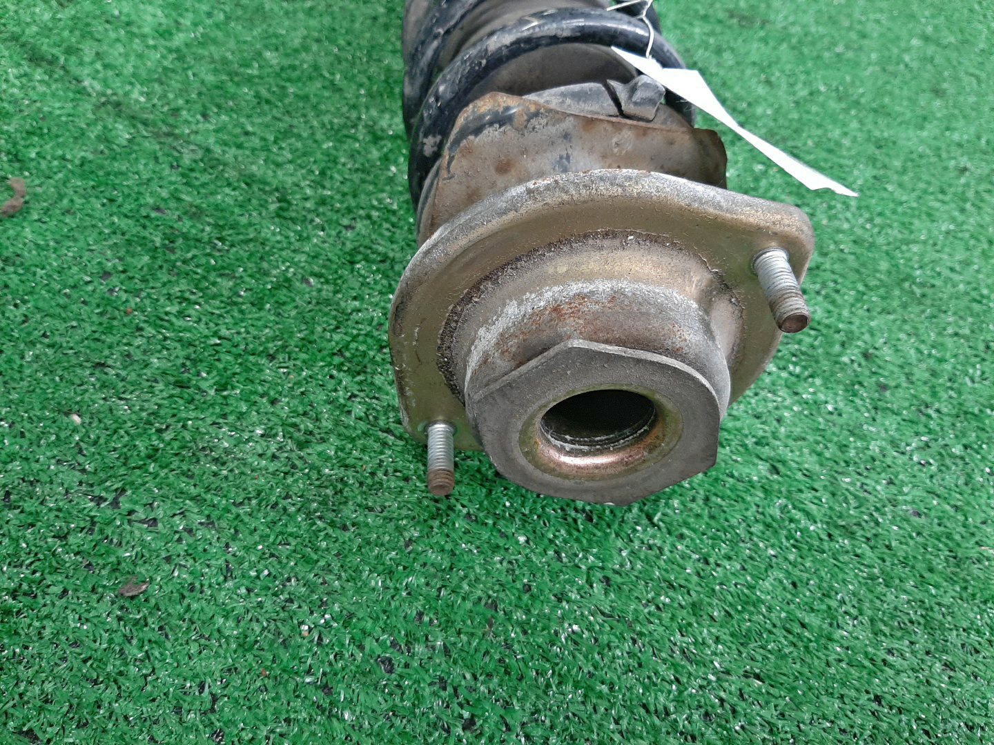 Стойка правая передняя TOYOTA PASSO, BB, BOON, COO KGC15, KGC10, KGC30, NGC30, KGC35, QNC10, QNC20, QNC21, QNC25, M301S, M600S, M601S, M610S, M310S, M300S, M401S, M402S, M411S 1KR-FE, 1NR-FE, K3-VE, 3SZ-VE 2 ракурс