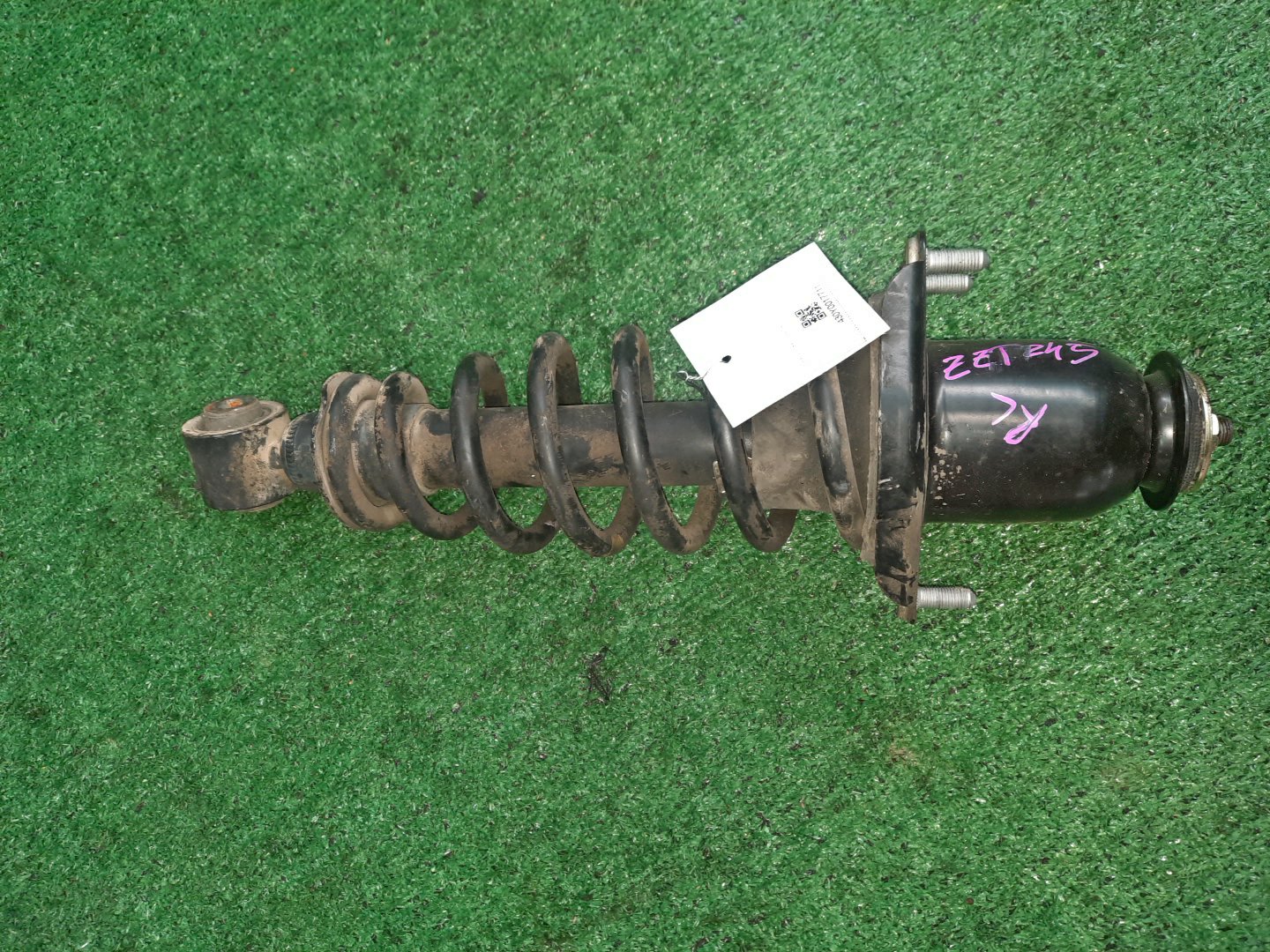 Стойка левая задняя TOYOTA CALDINA, COROLLA, OPA, PREMIO, COROLLA SPACIO, ALLION, COROLLA FIELDER, ALLEX, AVENSIS, COROLLA RUNX, SIENTA, WILL VS, COROLLA  AXIO ST246W, AZT241W, AZT246W, ZZT241W, ZZE124, NZE124, ZCT15, ZRT265, ZZT245, ZRE144G, ZZE124G