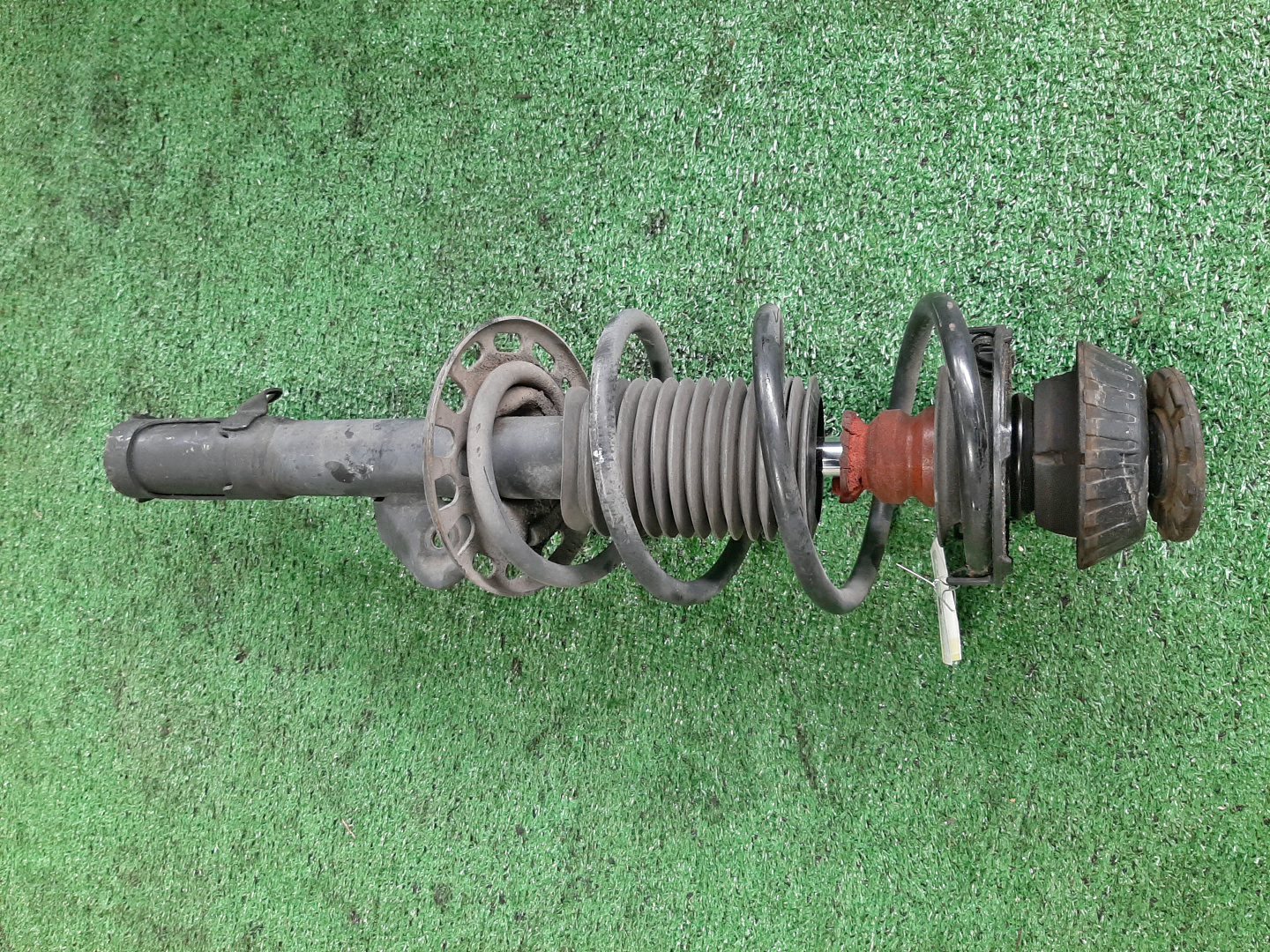 Стойка левая передняя HONDA FIT GD3, GD1 L15A, L13A 1 ракурс