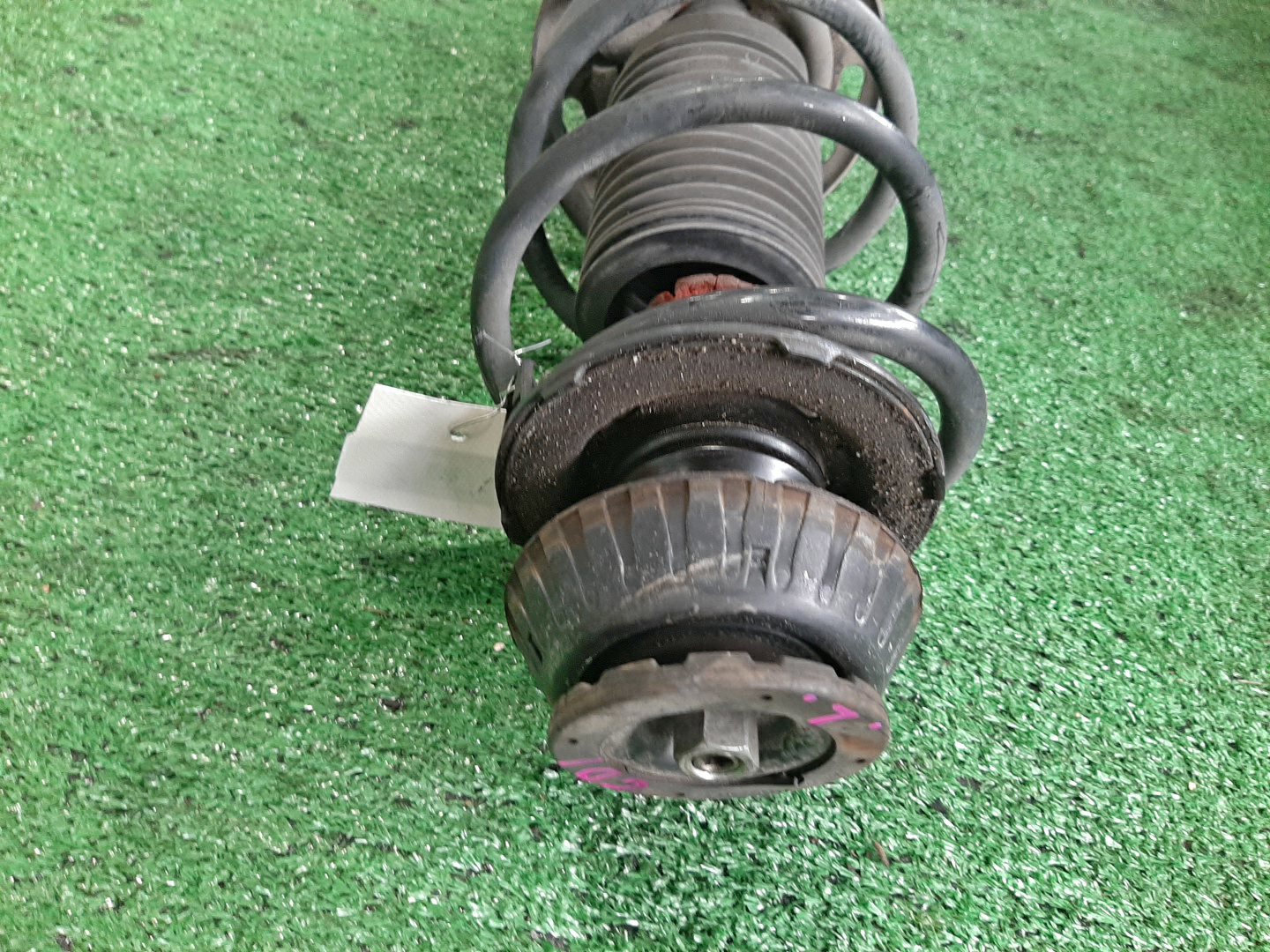 Стойка левая передняя HONDA FIT GD3, GD1 L15A, L13A 2 ракурс