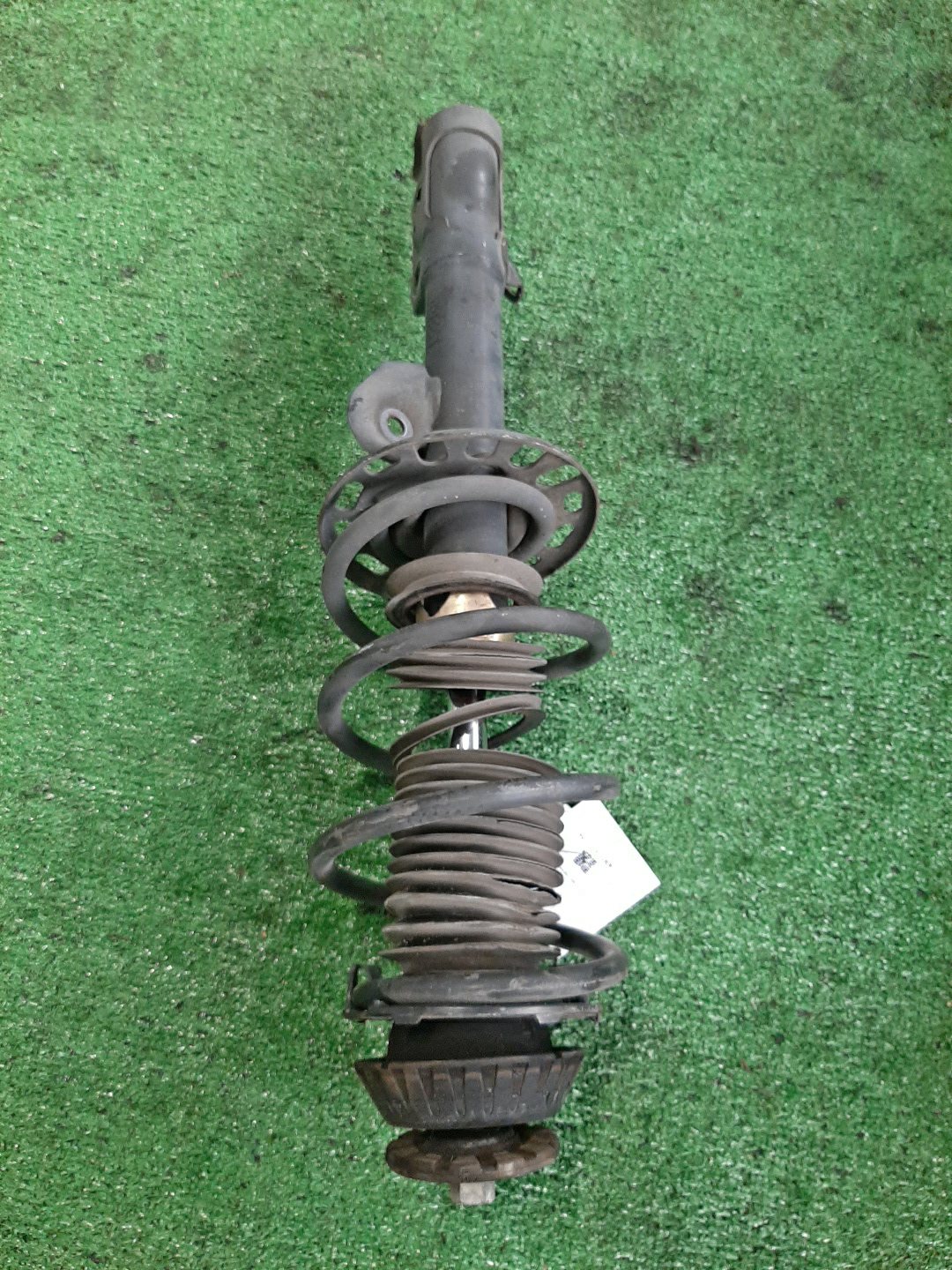 Стойка левая передняя HONDA FIT GD3, GD1 L15A, L13A 1 ракурс