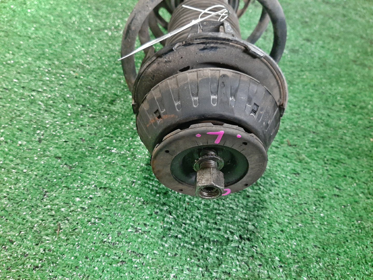 Стойка левая передняя HONDA FIT GD3, GD1 L15A, L13A 2 ракурс
