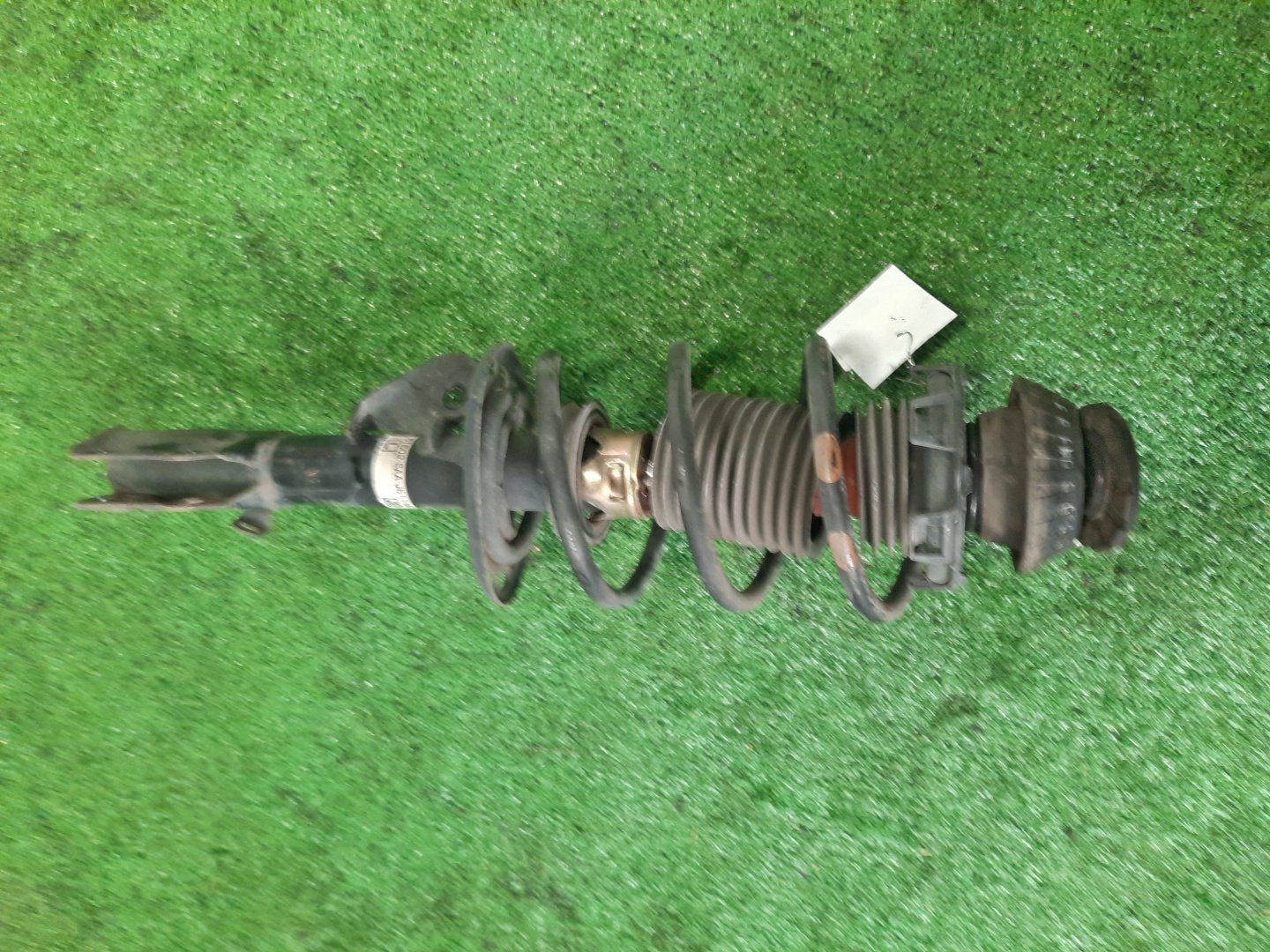Стойка левая передняя HONDA FIT GD3, GD1 L15A, L13A 1 ракурс