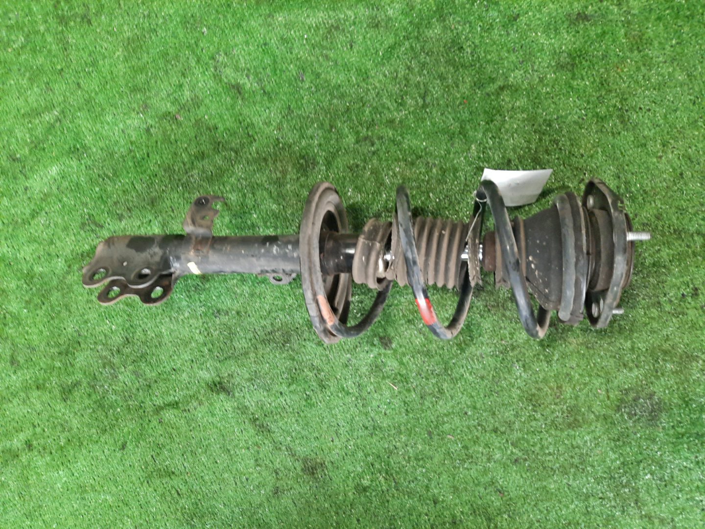 Стойка левая передняя TOYOTA COROLLA, PREMIO, COROLLA SPACIO, WISH, ALLION, COROLLA FIELDER, ALLEX, COROLLA RUNX, WILL VS, COROLLA  AXIO ZZE124, NZE121, NZE120, ZZE122, NZE124, CE121, ZRT265, ZZT240, NZT240, ZRT260, ZZT245, NZT260, ZRT261, NZE121N, Z