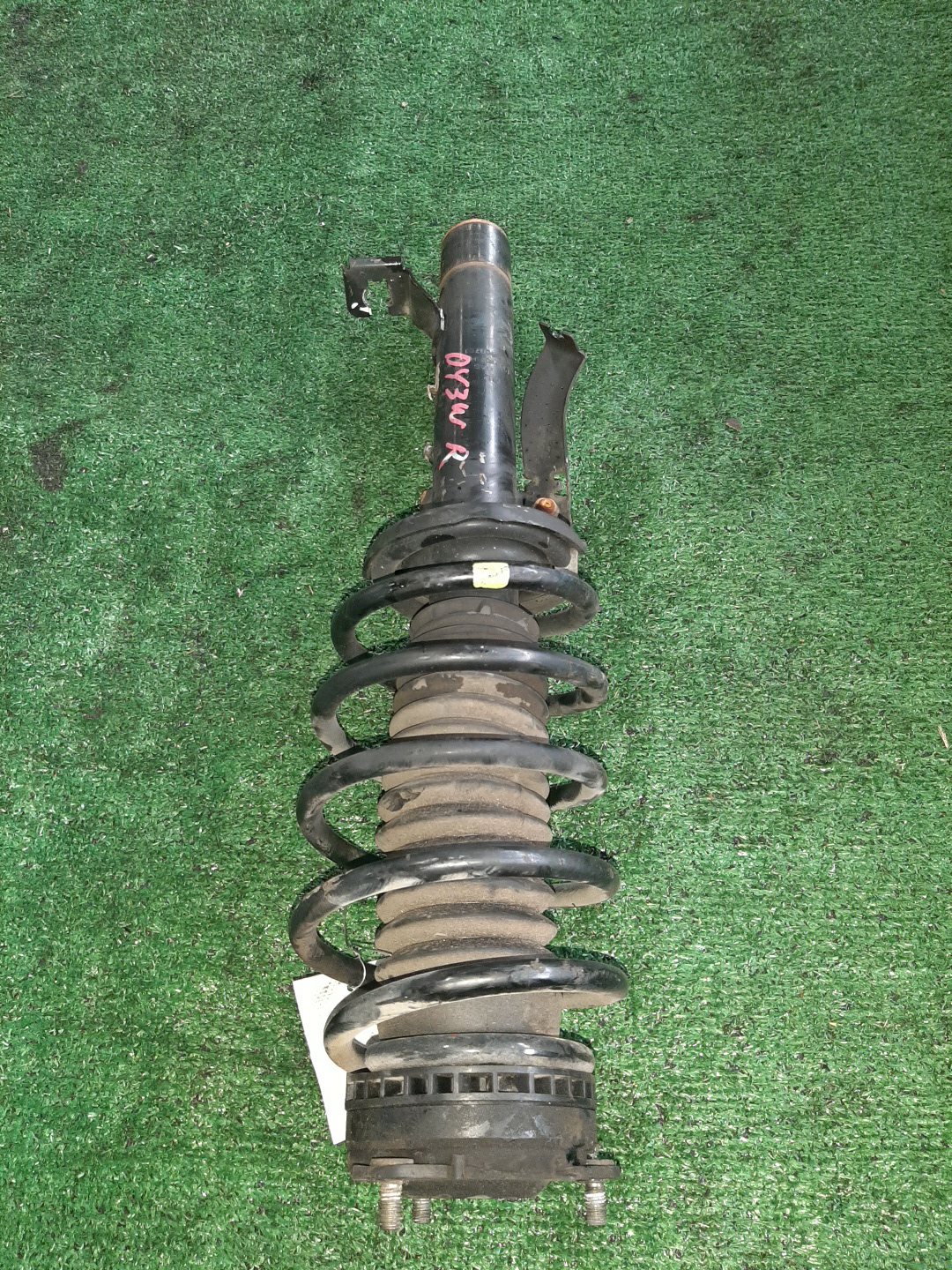 Стойка правая передняя MAZDA DEMIO, VERISA DY3W, DY5W, DY3R, DY5R, DC5R, DC5W ZJ-VE, ZY-VE 1 ракурс