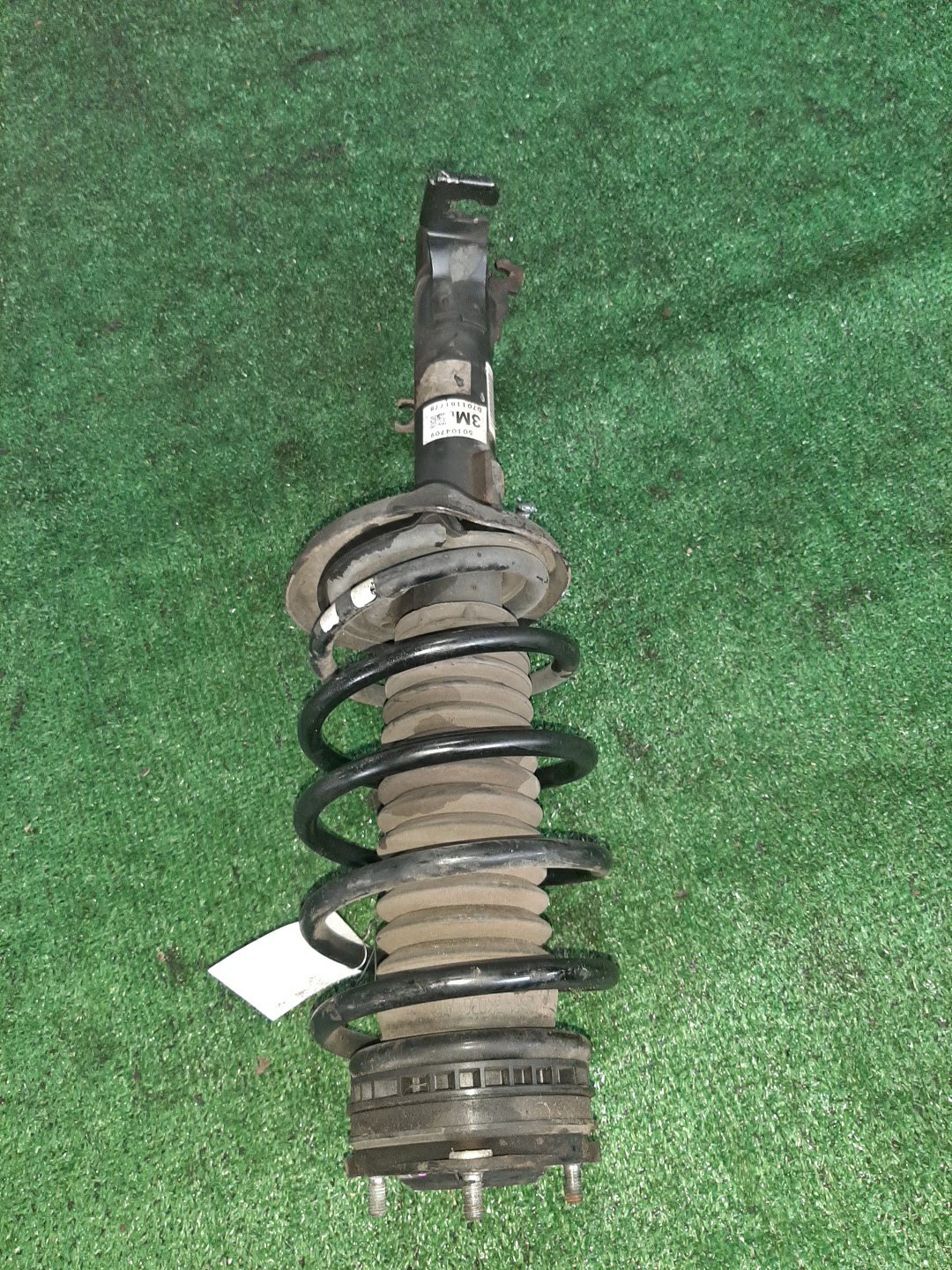 Стойка левая передняя MAZDA DEMIO, VERISA DY3W, DY5W, DY3R, DY5R, DC5R, DC5W ZJ-VE, ZY-VE 1 ракурс