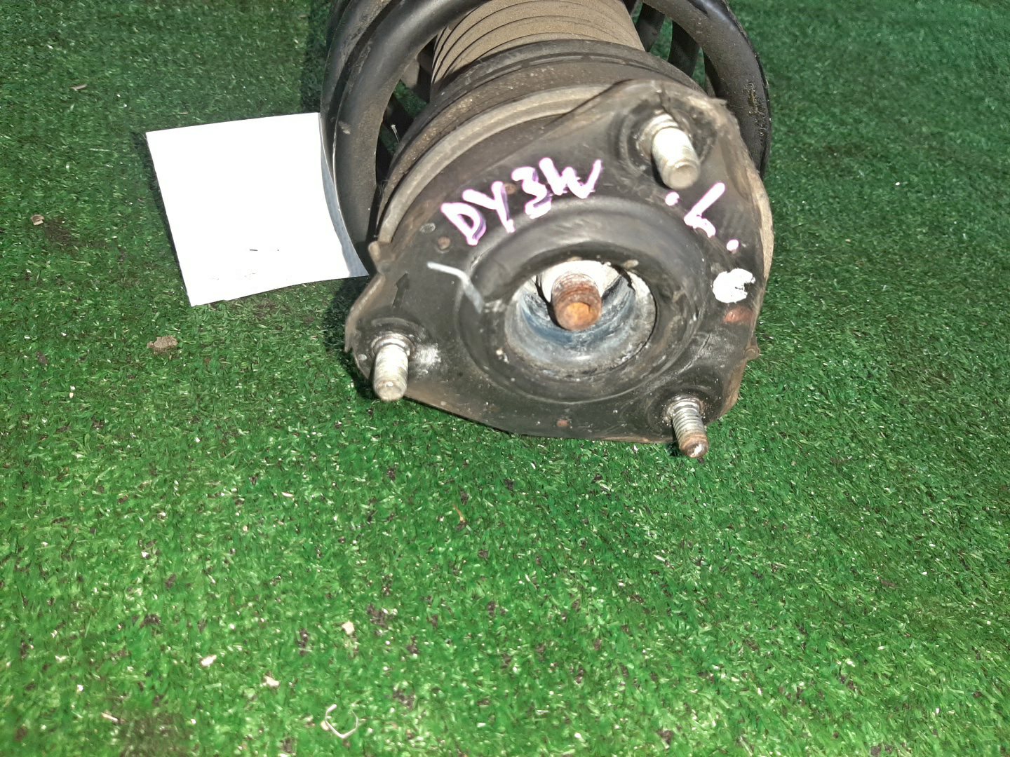 Стойка левая передняя MAZDA DEMIO, VERISA DY3W, DY5W, DY3R, DY5R, DC5R, DC5W ZJ-VE, ZY-VE 2 ракурс