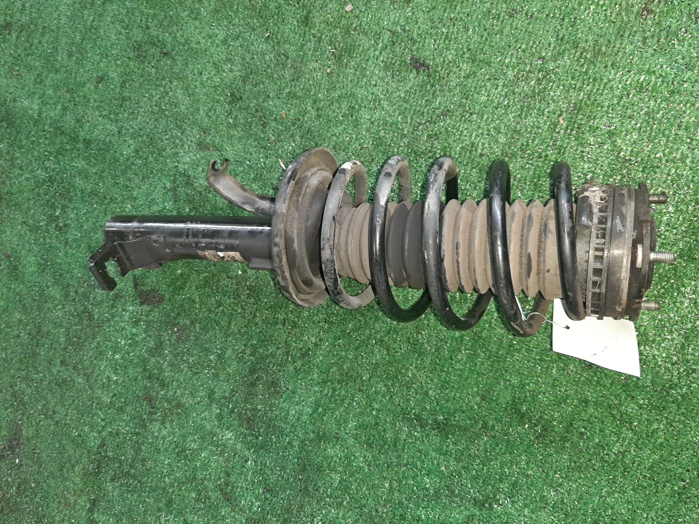 Стойка правая передняя MAZDA DEMIO, VERISA DY3W, DY5W, DY3R, DY5R, DC5R, DC5W ZJ-VE, ZY-VE 1 ракурс