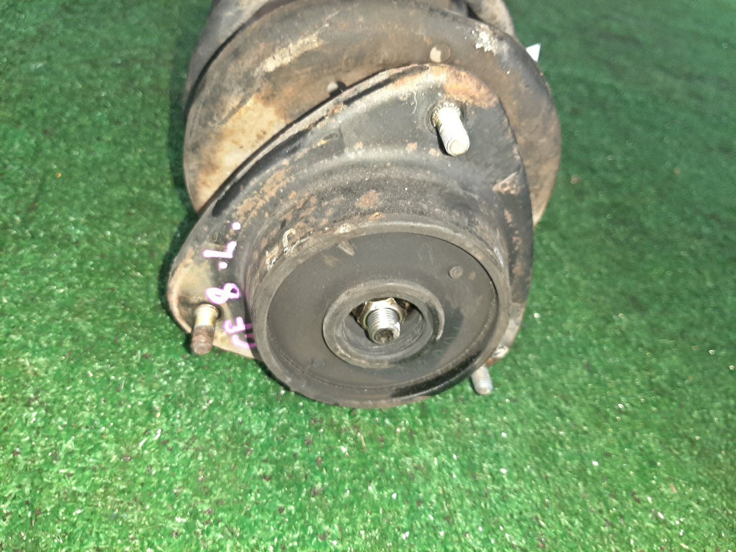 Стойка левая передняя SUBARU IMPREZA GC8, GF2, GF3, GF5, GF8, GC2, GF1, GF4, GC1, GF6, GC4, GC5, GC6 EJ20DE, EJ20T, EJ20E, EJ22T, EJ15E, EJ16E, EJ18 2 ракурс
