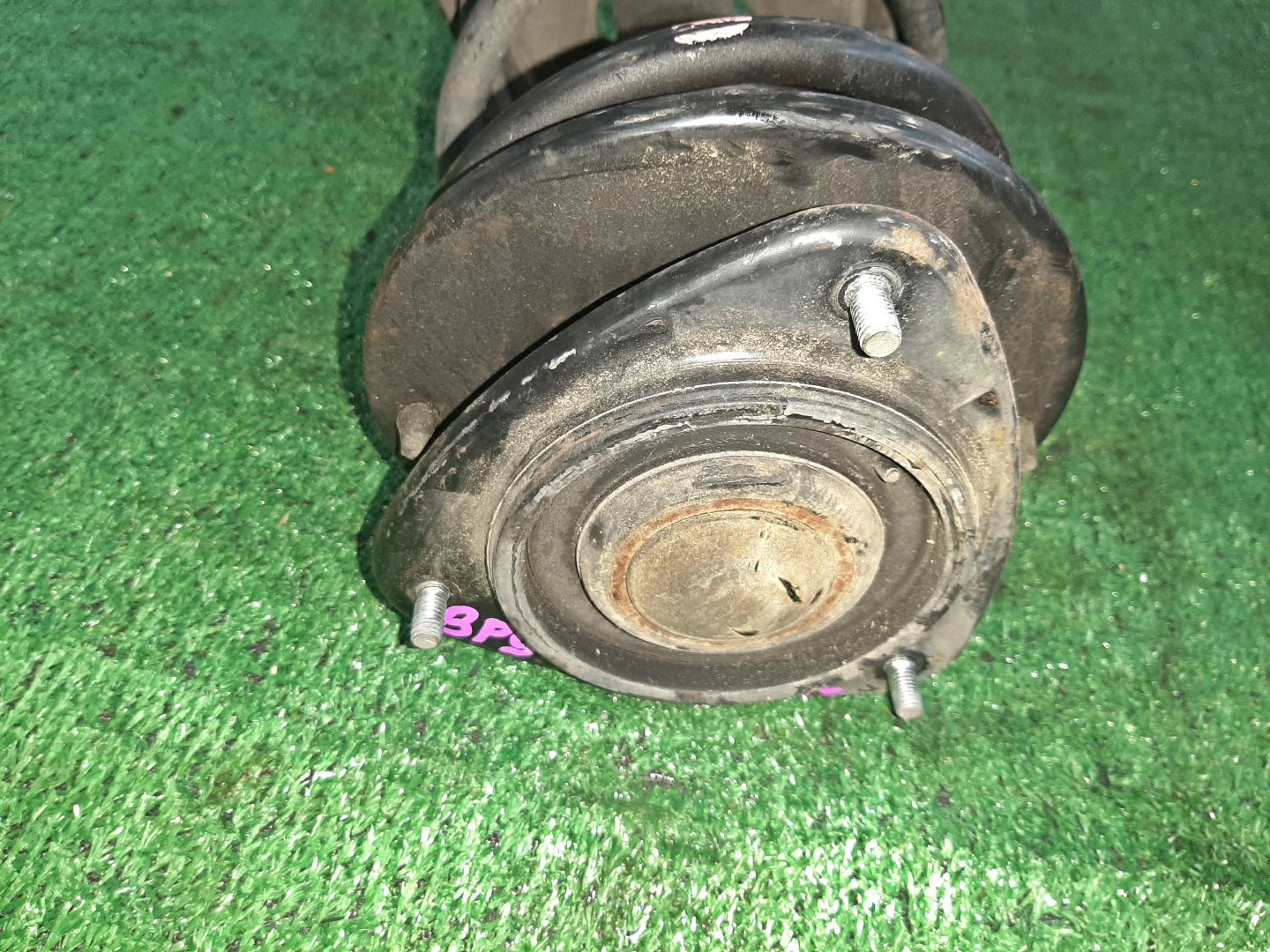 Стойка левая передняя SUBARU OUTBACK BPH, BP9, BPE EJ25T, EJ25E, EZ30DE 2 ракурс