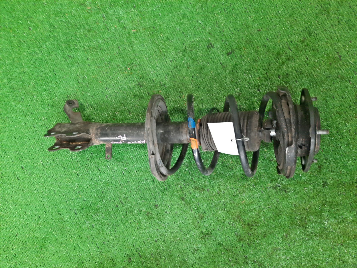 Стойка левая передняя TOYOTA CERES, COROLLA, COROLLA LEVIN, SPRINTER MARINO, SPRINTER, SPRINTER TRUENO AE100, AE110, EE101, EE111, EE108 5A-FE, 4E-FE, 3E 1 ракурс