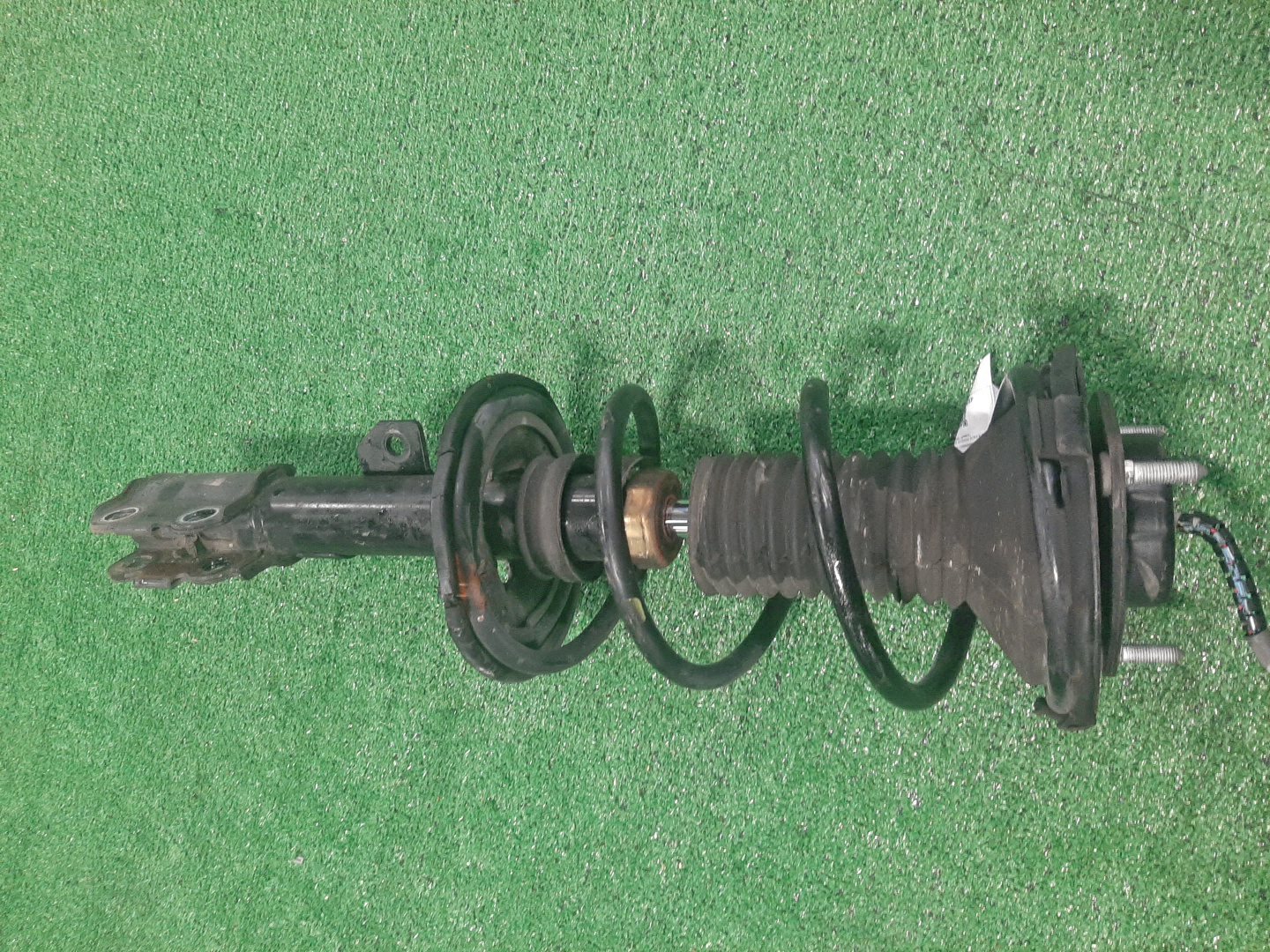 Стойка правая передняя  TOYOTA NOAH, VOXY, IPSUM AZR60G, ACM21W 1AZ-FSE, 2AZ-FE 1 ракурс
