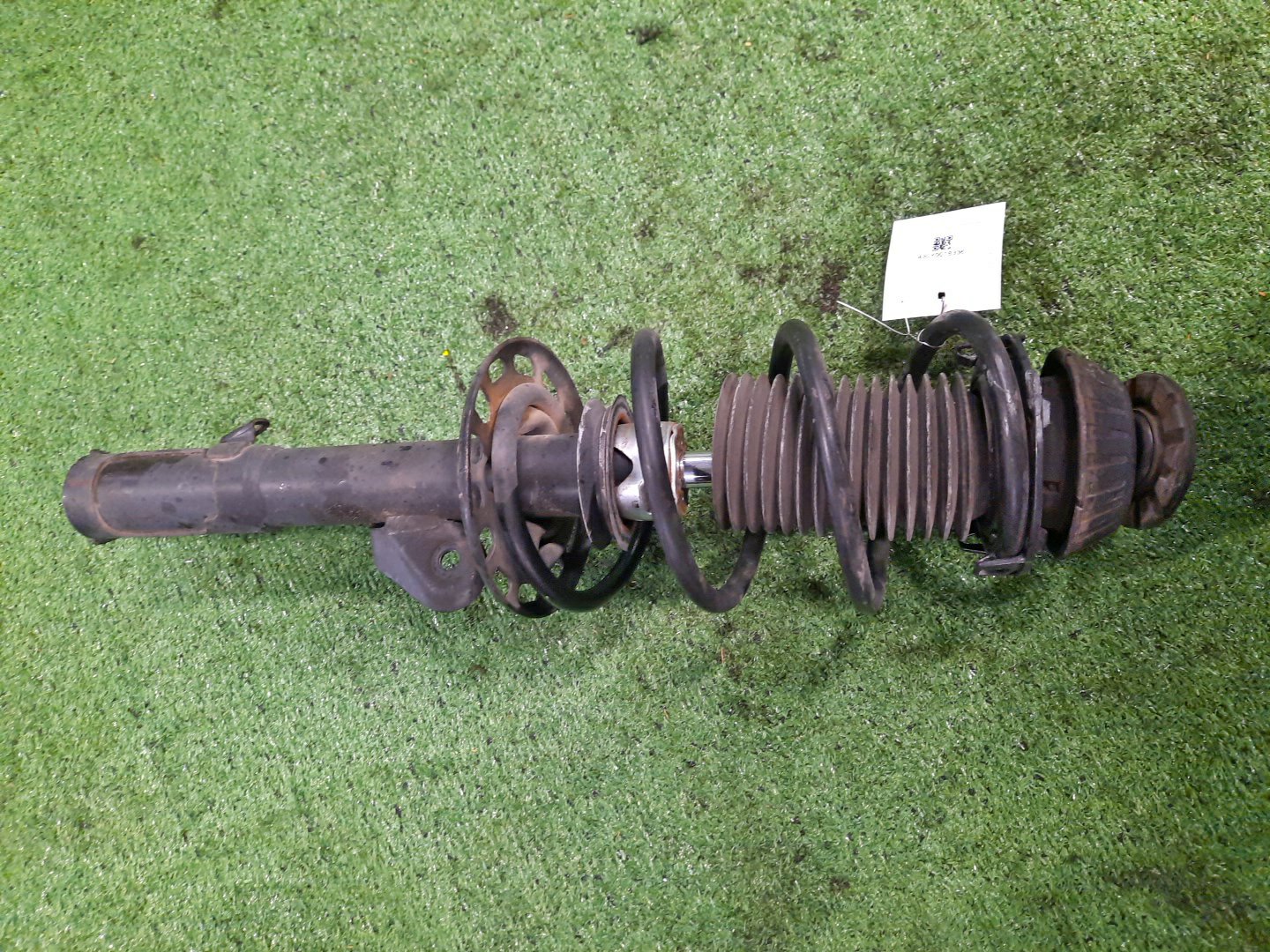 Стойка левая передняя HONDA FIT GD3, GD1 L15A, L13A 1 ракурс
