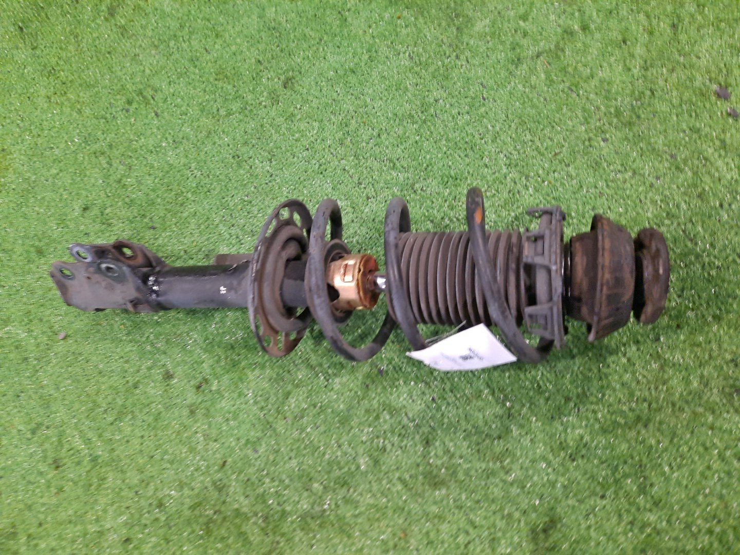 Стойка левая передняя HONDA FIT GD3, GD1 L15A, L13A 1 ракурс