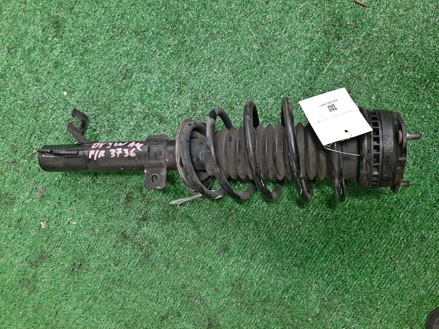 Стойка правая передняя MAZDA DEMIO, VERISA DY3W, DY5W, DY3R, DY5R, DC5R, DC5W ZJ-VE, ZY-VE 1 ракурс