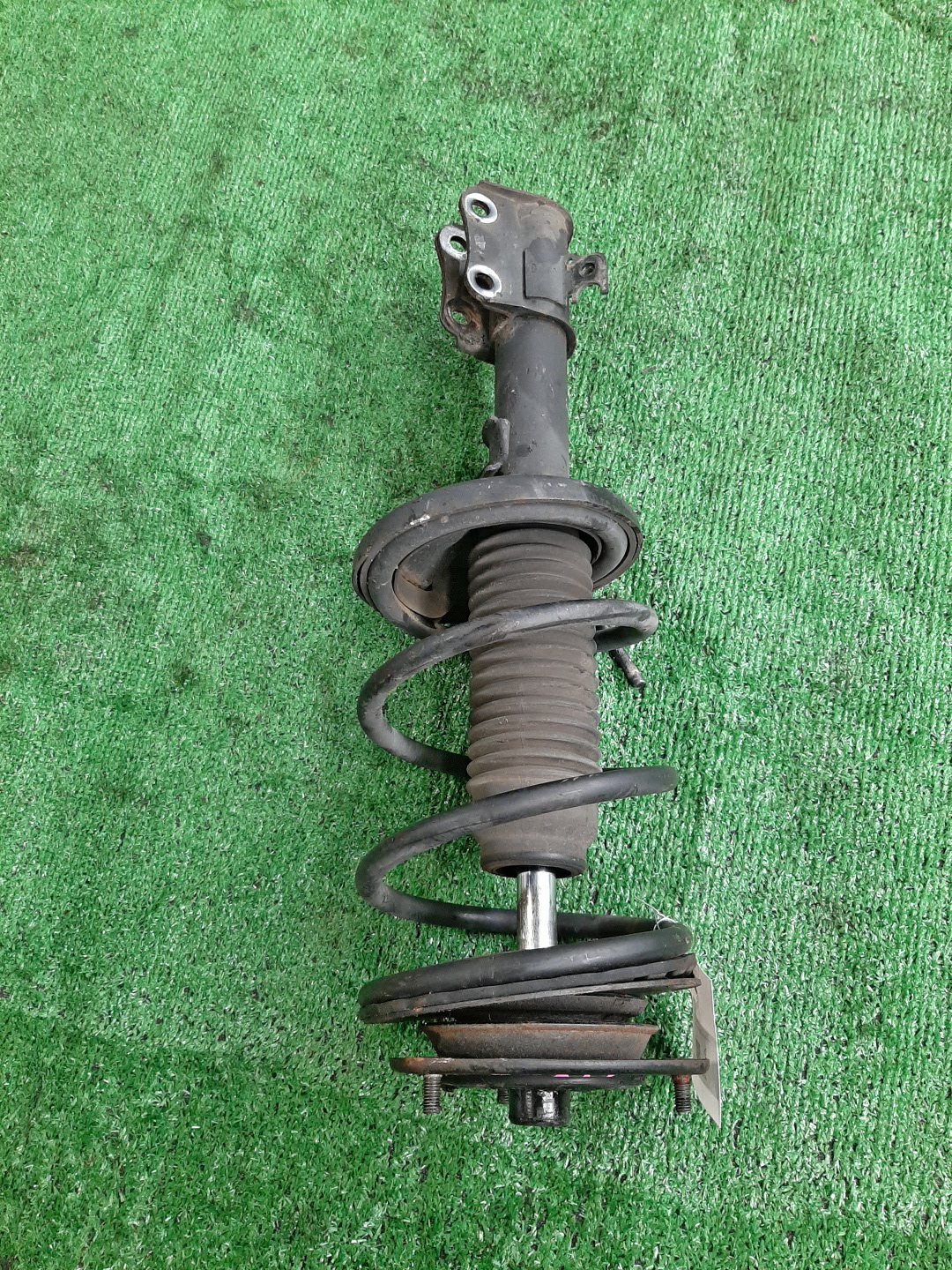 Стойка левая передняя SUZUKI AERIO RC51S, RB21S, RA21S, RD51S M18A, M15A 1 ракурс Стойка левая передняя SUZUKI AERIO RC51S, RB21S, RA21S, RD51S M18A, M15A 1 ракурс