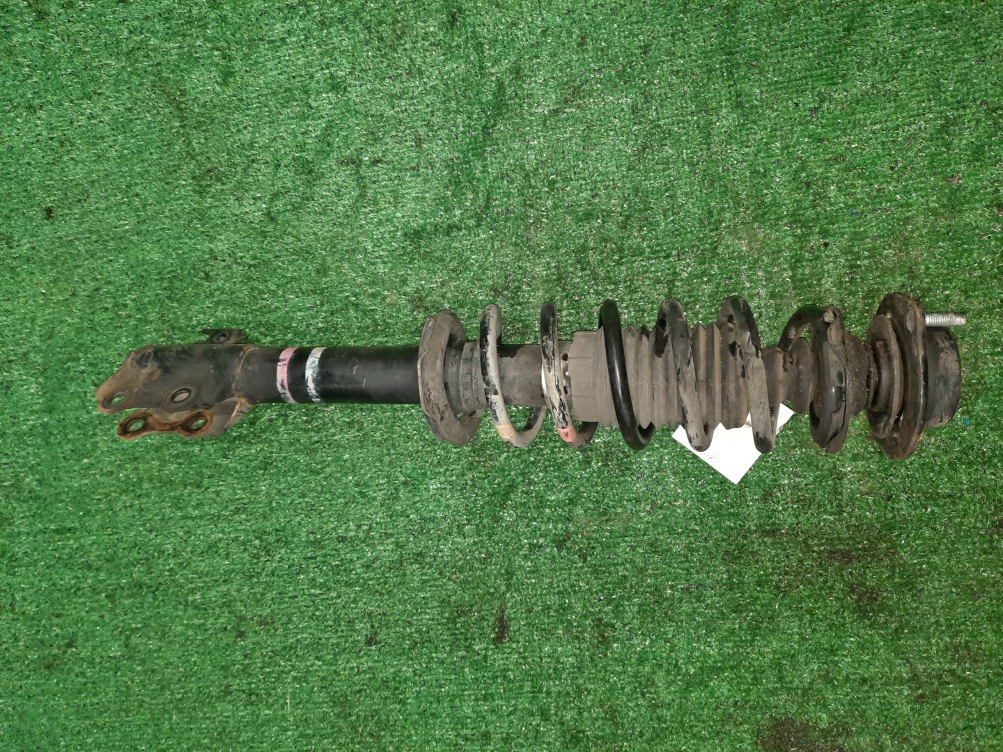 Стойка левая передняя TOYOTA PASSO, BB, BOON, COO KGC15, KGC10, QNC10, QNC20, QNC21, QNC25, M301S, M310S, M300S, M401S, M402S, M411S 1KR-FE, K3-VE, 3SZ-VE 1 ракурс