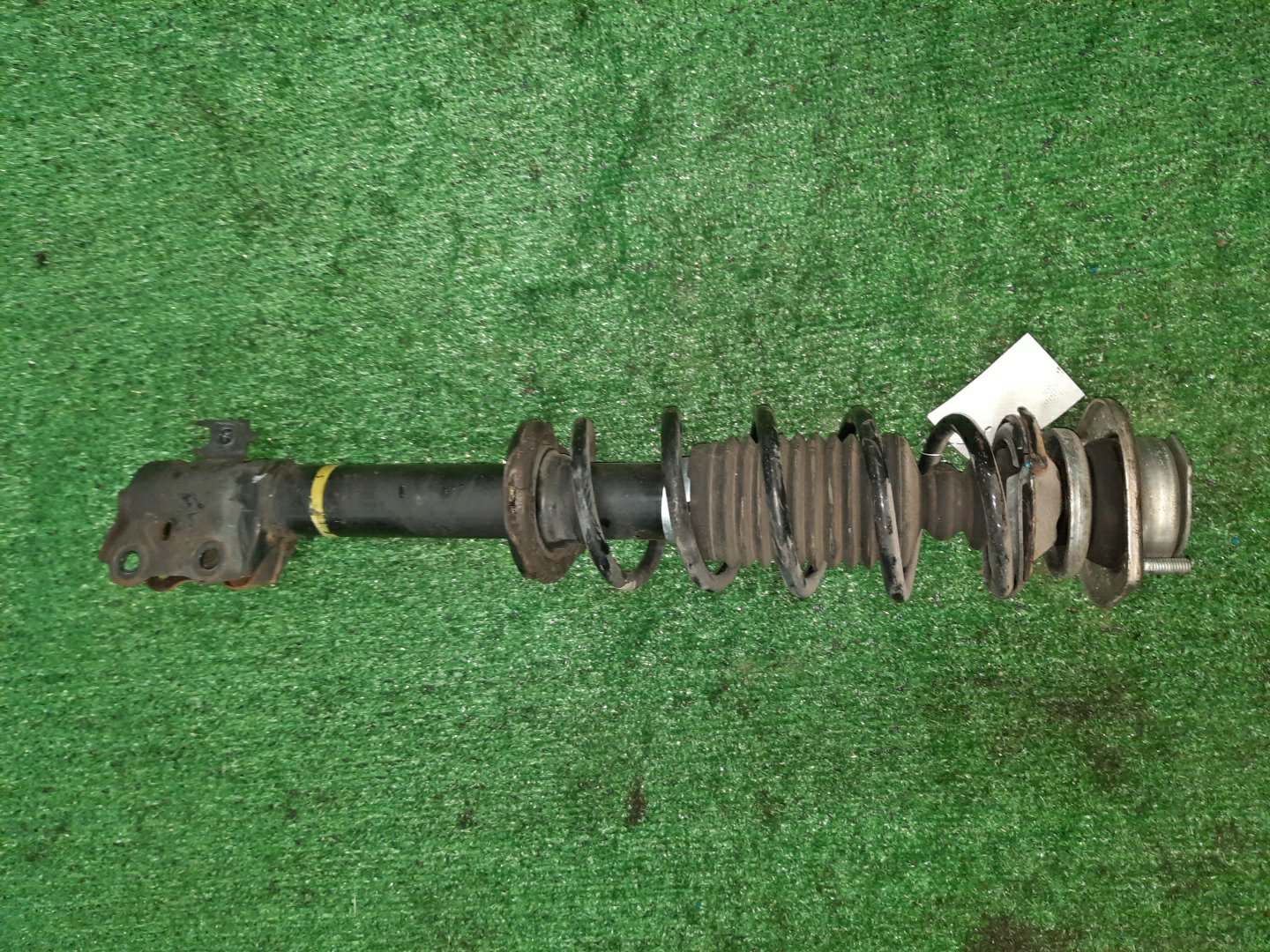 Стойка левая передняя TOYOTA PASSO, BB, BOON, COO KGC15, KGC10, KGC30, NGC30, KGC35, QNC10, QNC20, QNC21, QNC25, M301S, M600S, M601S, M610S, M310S, M300S, M401S, M402S, M411S 1KR-FE, 1NR-FE, K3-VE, 3SZ-VE 1 ракурс
