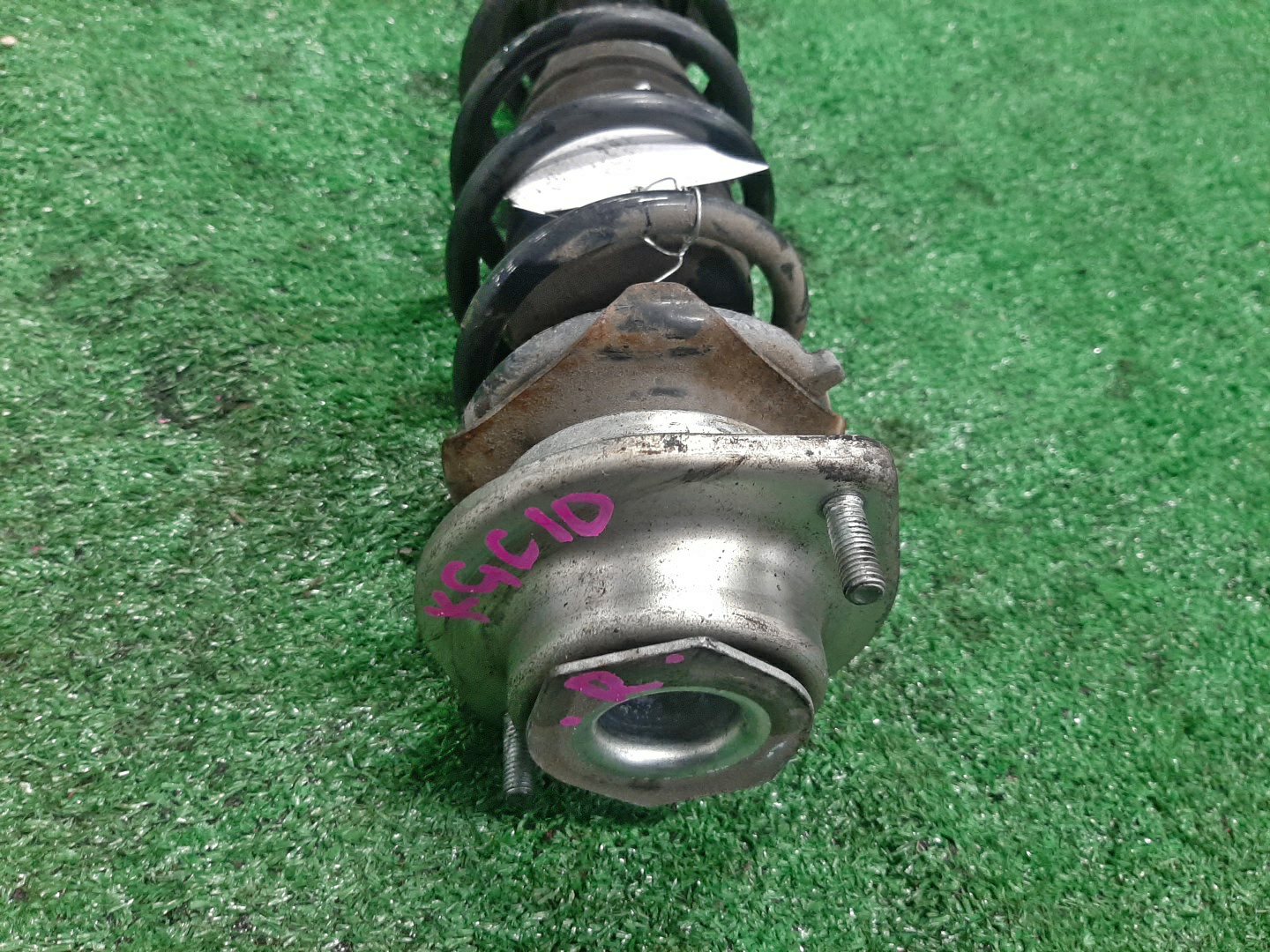 Стойка правая передняя TOYOTA PASSO, BB, BOON, COO KGC15, KGC10, KGC30, NGC30, KGC35, QNC10, QNC20, QNC21, QNC25, M301S, M600S, M601S, M610S, M310S, M300S, M401S, M402S, M411S 1KR-FE, 1NR-FE, K3-VE, 3SZ-VE 2 ракурс