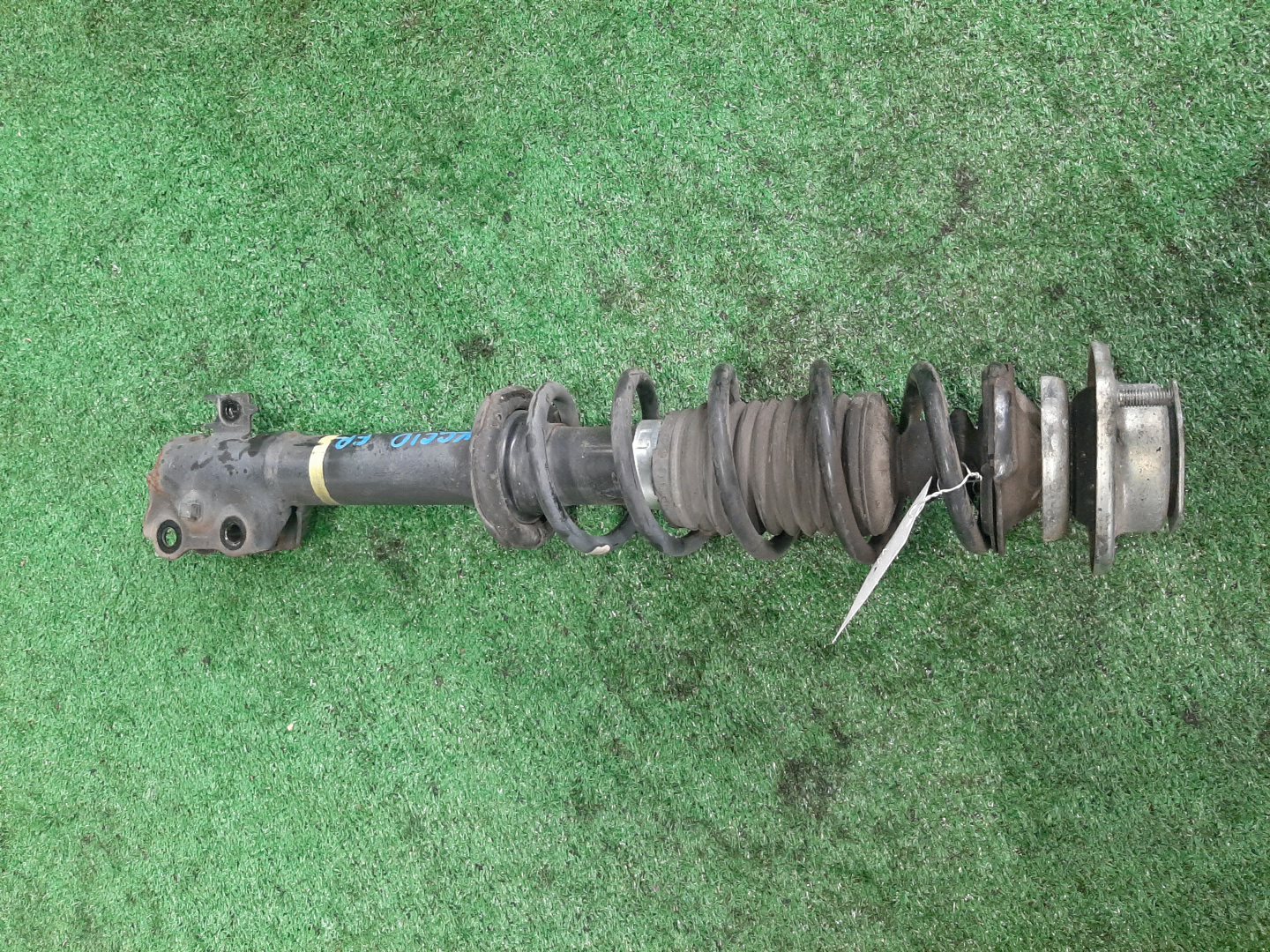 Стойка правая передняя TOYOTA PASSO, BB, BOON, COO KGC15, KGC10, KGC30, NGC30, KGC35, QNC10, QNC20, QNC21, QNC25, M301S, M600S, M601S, M610S, M310S, M300S, M401S, M402S, M411S 1KR-FE, 1NR-FE, K3-VE, 3SZ-VE 1 ракурс