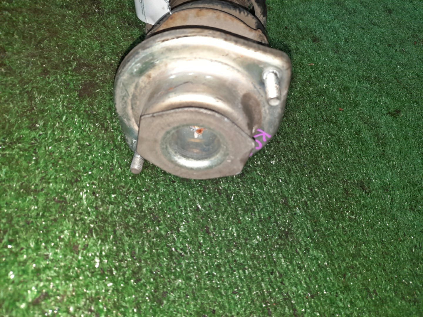 Стойка левая передняя TOYOTA PASSO, BB, BOON, COO KGC15, KGC10, KGC30, NGC30, KGC35, QNC10, QNC20, QNC21, QNC25, M301S, M600S, M601S, M610S, M310S, M300S, M401S, M402S, M411S 1KR-FE, 1NR-FE, K3-VE, 3SZ-VE 2 ракурс