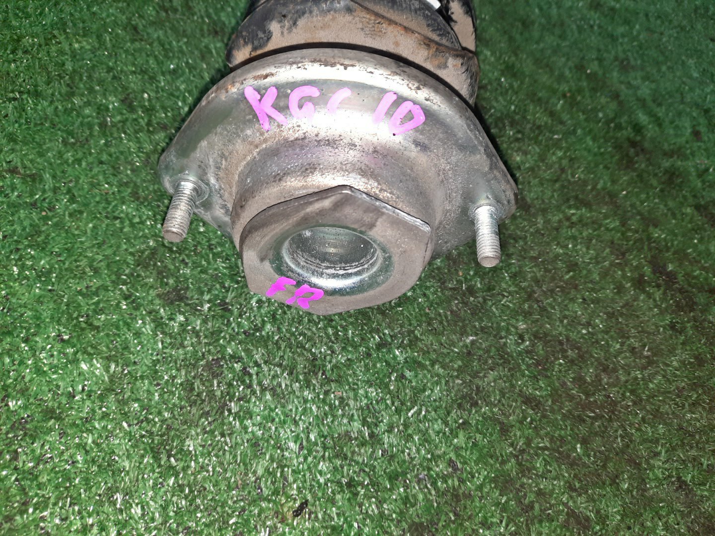 Стойка правая передняя TOYOTA PASSO, BB, BOON, COO KGC15, KGC10, KGC30, NGC30, KGC35, QNC10, QNC20, QNC21, QNC25, M301S, M600S, M601S, M610S, M310S, M300S, M401S, M402S, M411S 1KR-FE, 1NR-FE, K3-VE, 3SZ-VE 2 ракурс