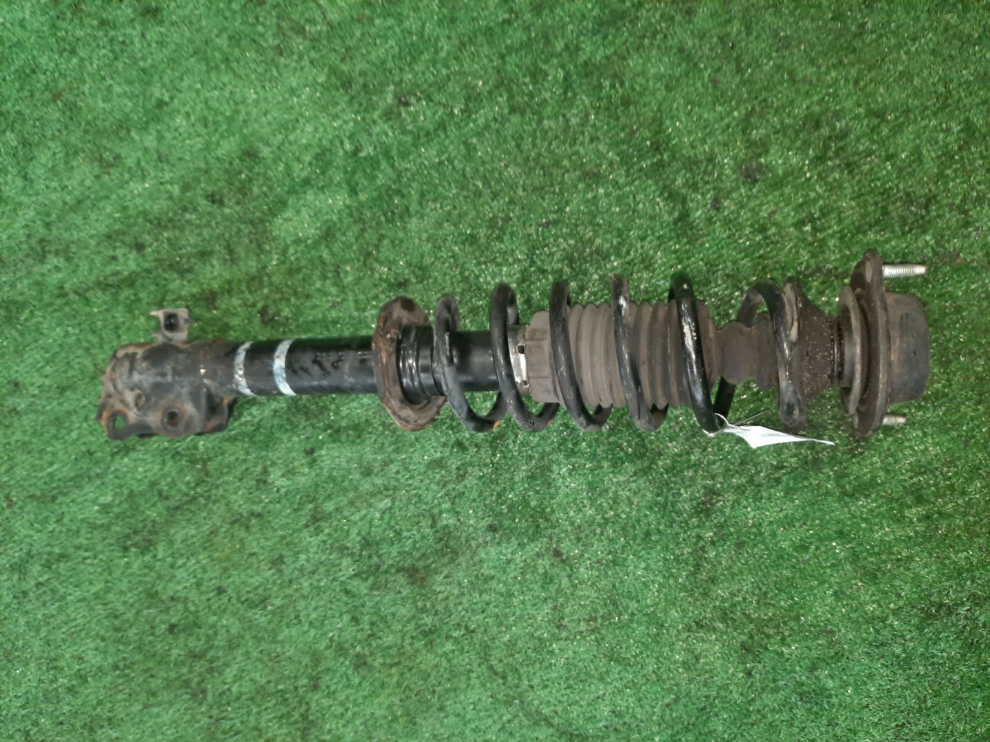 Стойка левая передняя TOYOTA PASSO, BB, BOON, COO KGC15, KGC10, QNC10, QNC20, QNC21, QNC25, M301S, M310S, M300S, M401S, M402S, M411S 1KR-FE, K3-VE, 3SZ-VE 1 ракурс