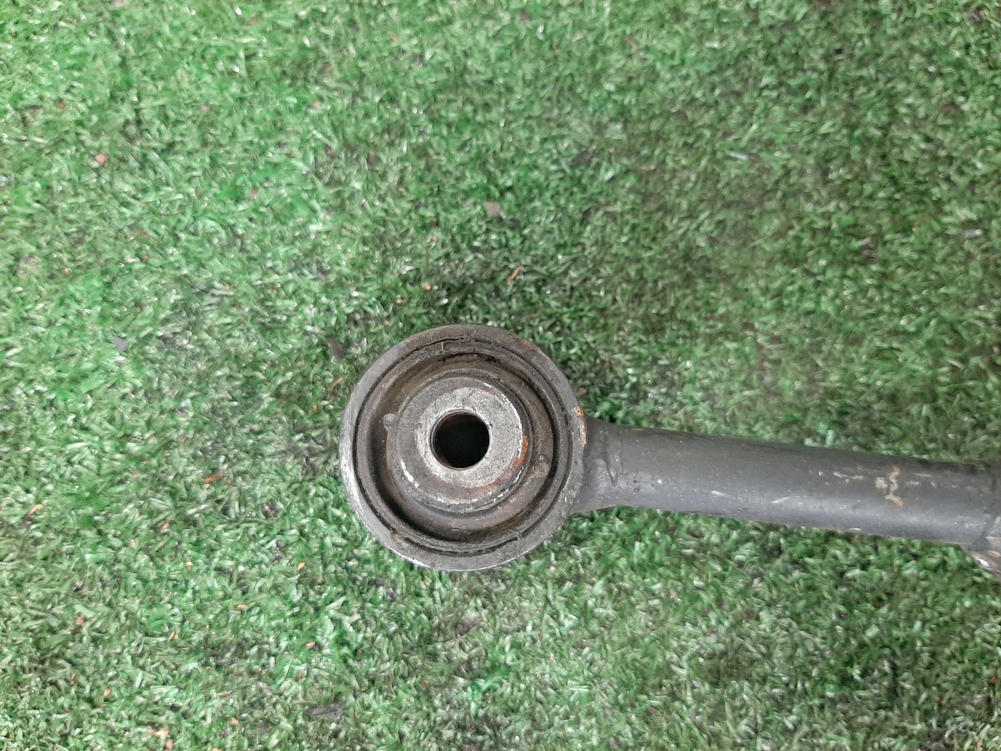 Стойка правая задняя MAZDA DEMIO DW3W, DW5W B3E, B3ME, B3, B5E, B5ME, B5 3 ракурс
