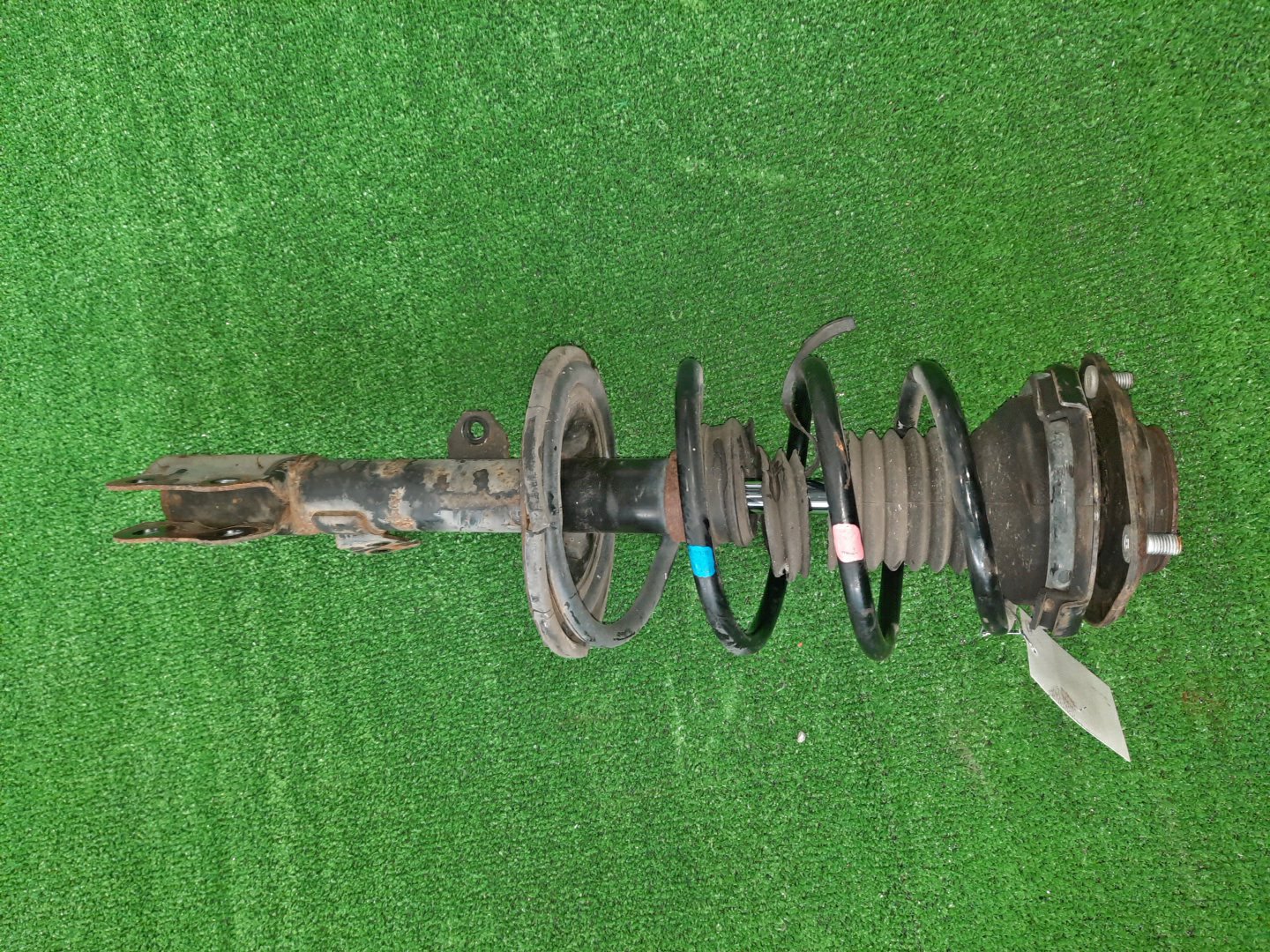 Стойка правая передняя TOYOTA OPA ACT10, ZCT10 1AZ-FSE, 1ZZ-FE 1 ракурс