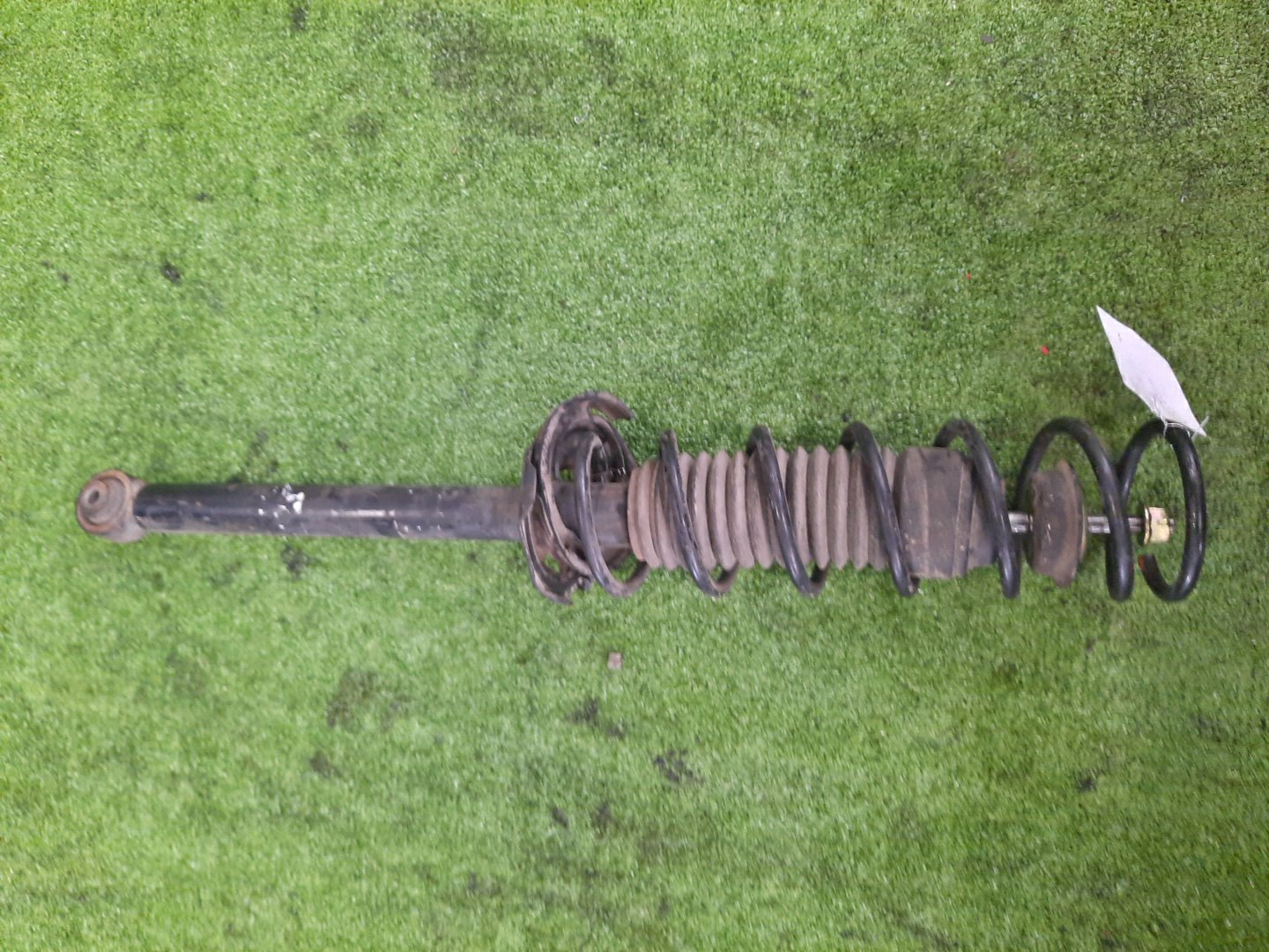 Стойка правая задняя MAZDA DEMIO DW3W, DW5W B3E, B3ME, B3, B5E, B5ME, B5 1 ракурс