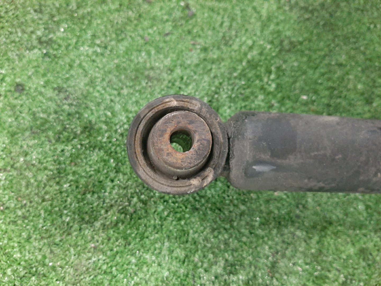Стойка правая задняя HONDA AVANCIER, INSPIRE, SABER TA1, TA3, TA2, TA4, UA4, UA5 F23A, J30A, J25A, J32A 3 ракурс