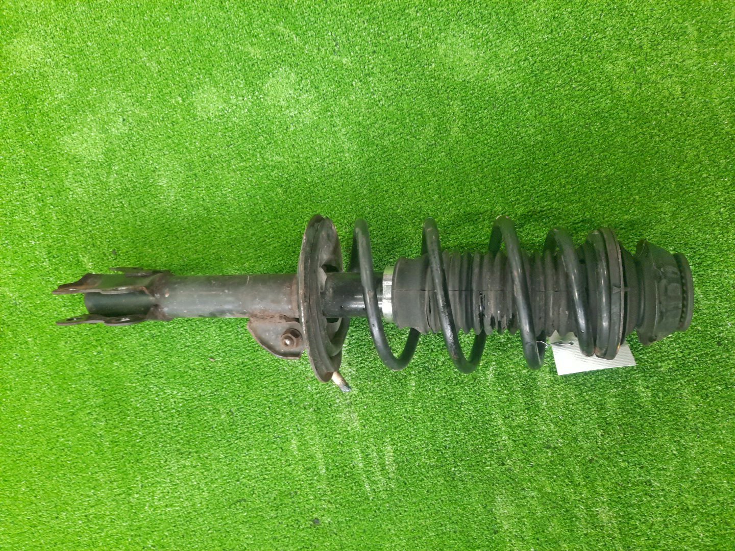 Стойка правая передняя  TOYOTA IST, VITZ, PORTE, SPADE, AQUA NCP110, ZSP110, KSP130, NSP130, NSP135, NCP131, NCP141, NSP140, NSP141, NHP10 1NZ-FE, 2ZR-FE, 1KR-FE, 1NR-FE, 2NR-FKE, 1NZ-FXE 1 ракурс