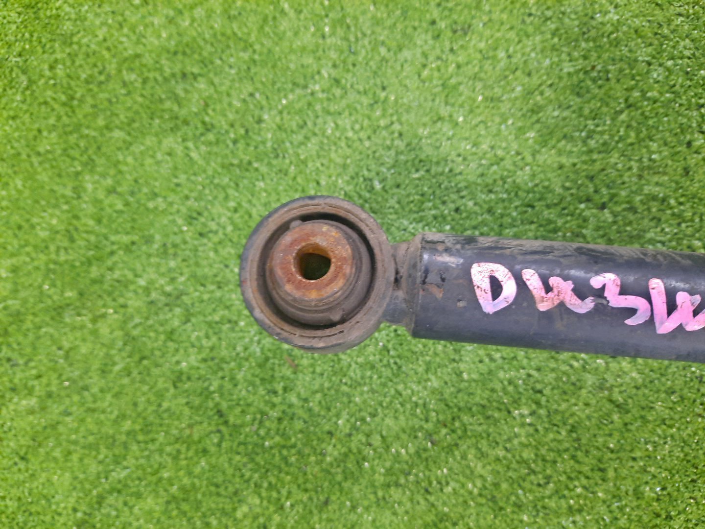 Стойка левая задняя MAZDA DEMIO DW3W, DW5W B3E, B3ME, B3, B5E, B5ME, B5 3 ракурс