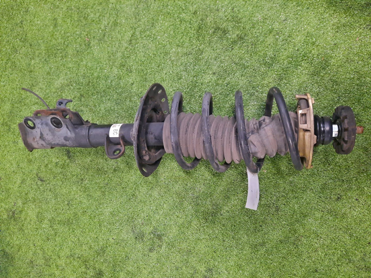 Стойка правая передняя  HONDA FIT, FIT SHUTTLE GE6, GP1, GP4, GE8, GG7, GP2 L13A, LDA, LEA, L15A 1 ракурс